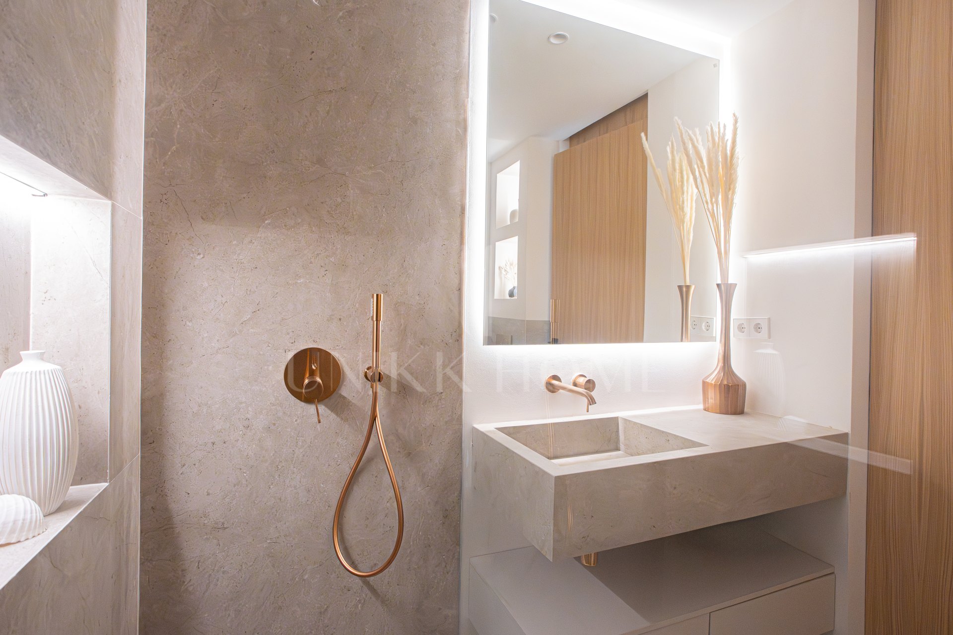 Aloha Garden — Fully Renovated 4-Bedroom Duplex Penthouse