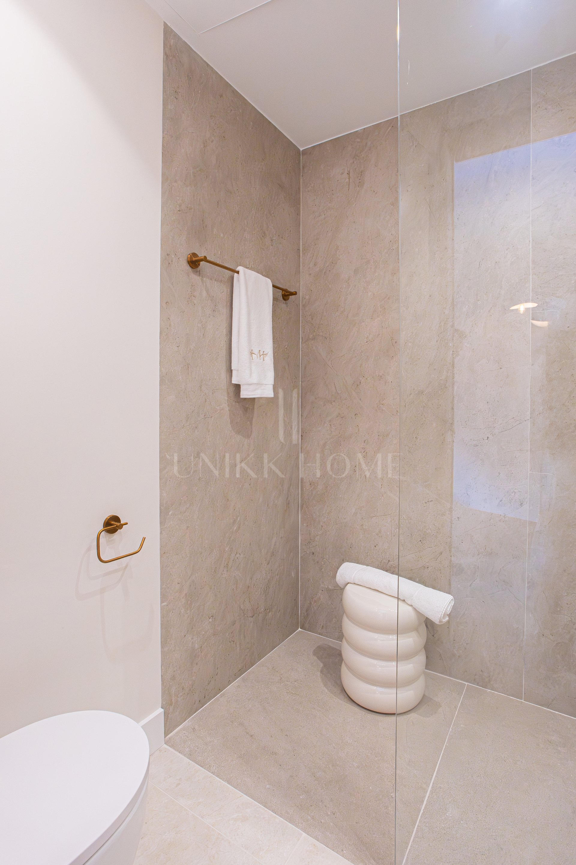 Aloha Garden — Fully Renovated 4-Bedroom Duplex Penthouse