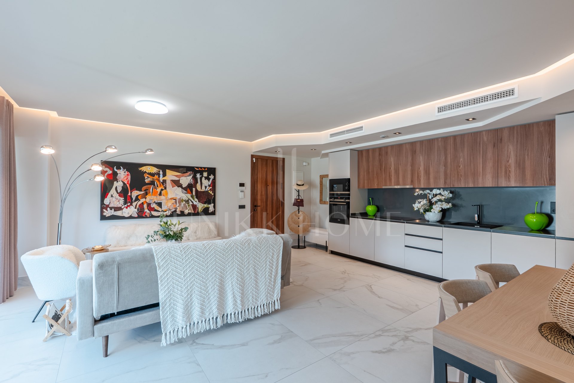 Moderno Apartamento en Planta Baja con Jardín Privado en San Pedro de Alcántara