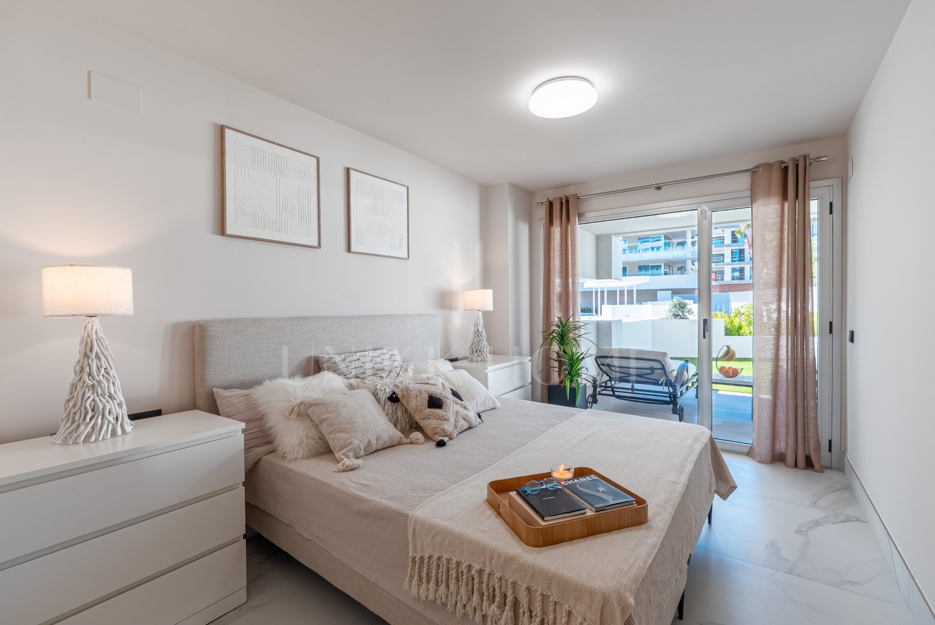 Moderno Apartamento en Planta Baja con Jardín Privado en San Pedro de Alcántara