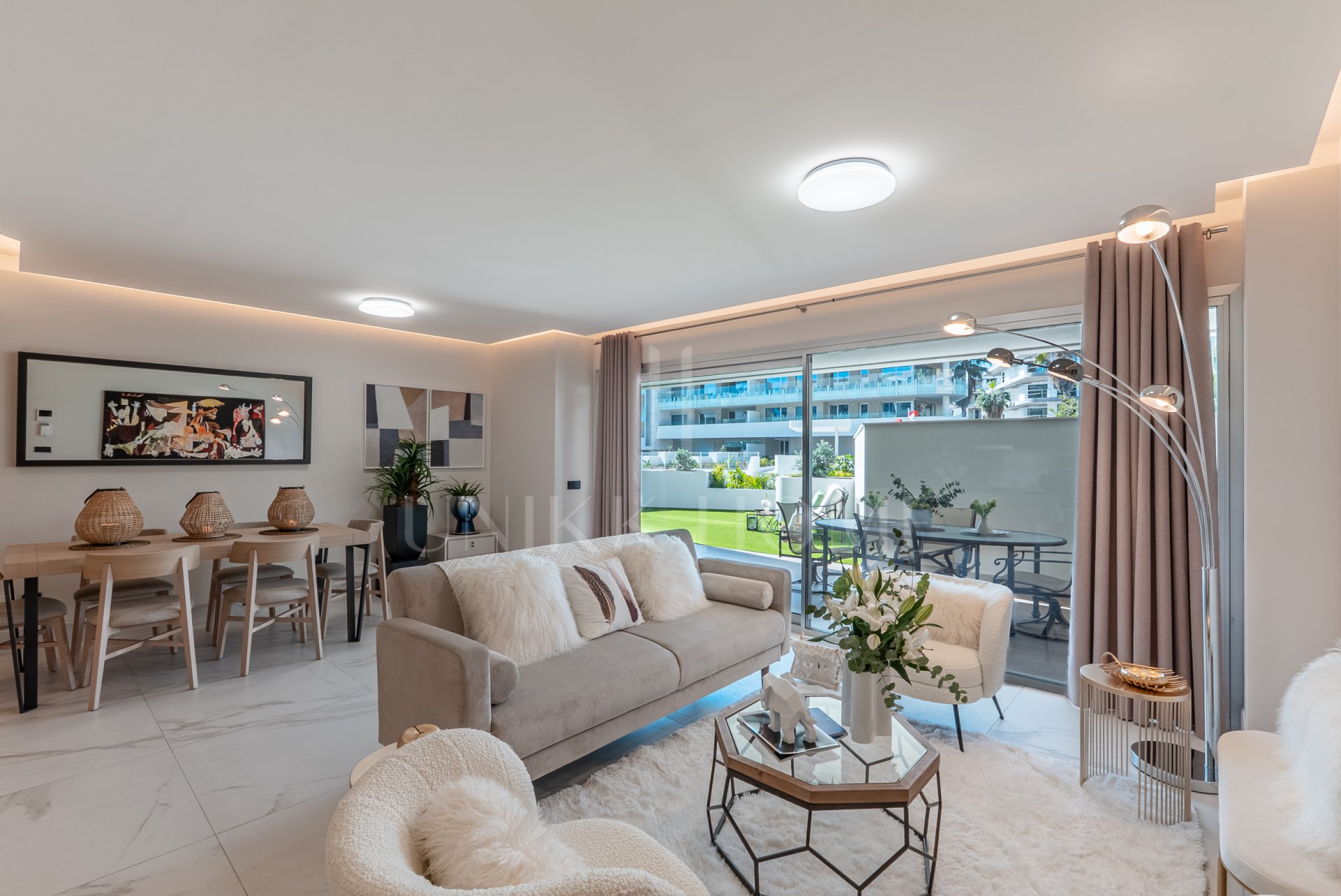 Moderno Apartamento en Planta Baja con Jardín Privado en San Pedro de Alcántara