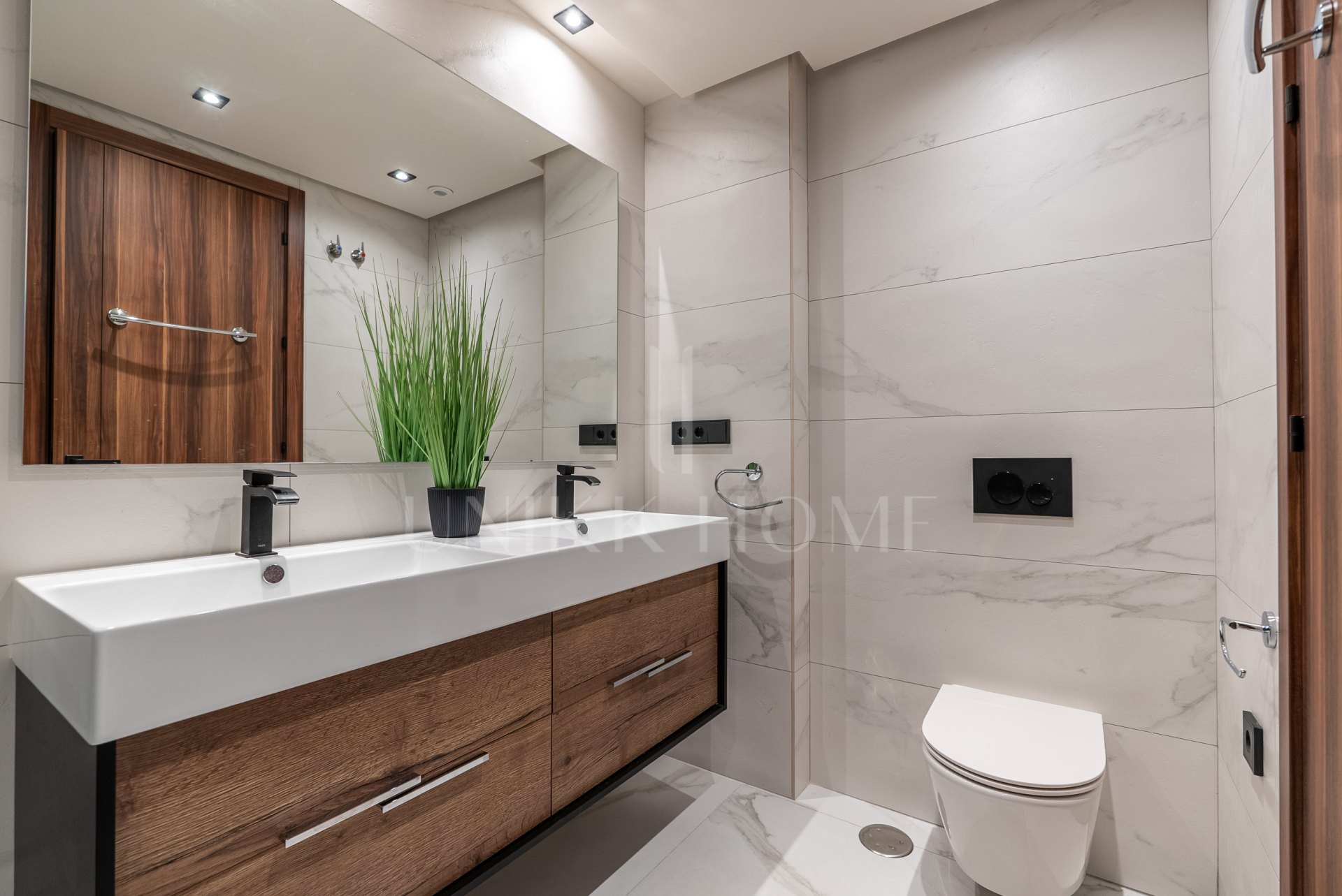 Moderno Apartamento en Planta Baja con Jardín Privado en San Pedro de Alcántara