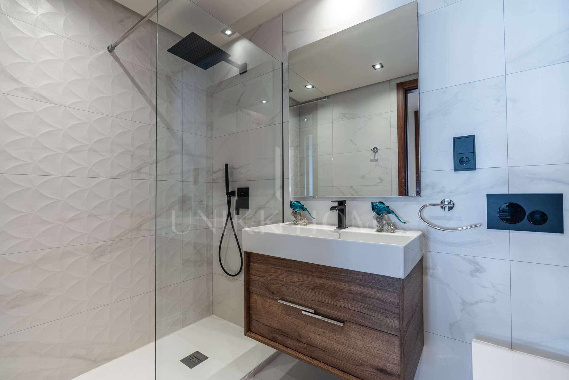 Moderno Apartamento en Planta Baja con Jardín Privado en San Pedro de Alcántara