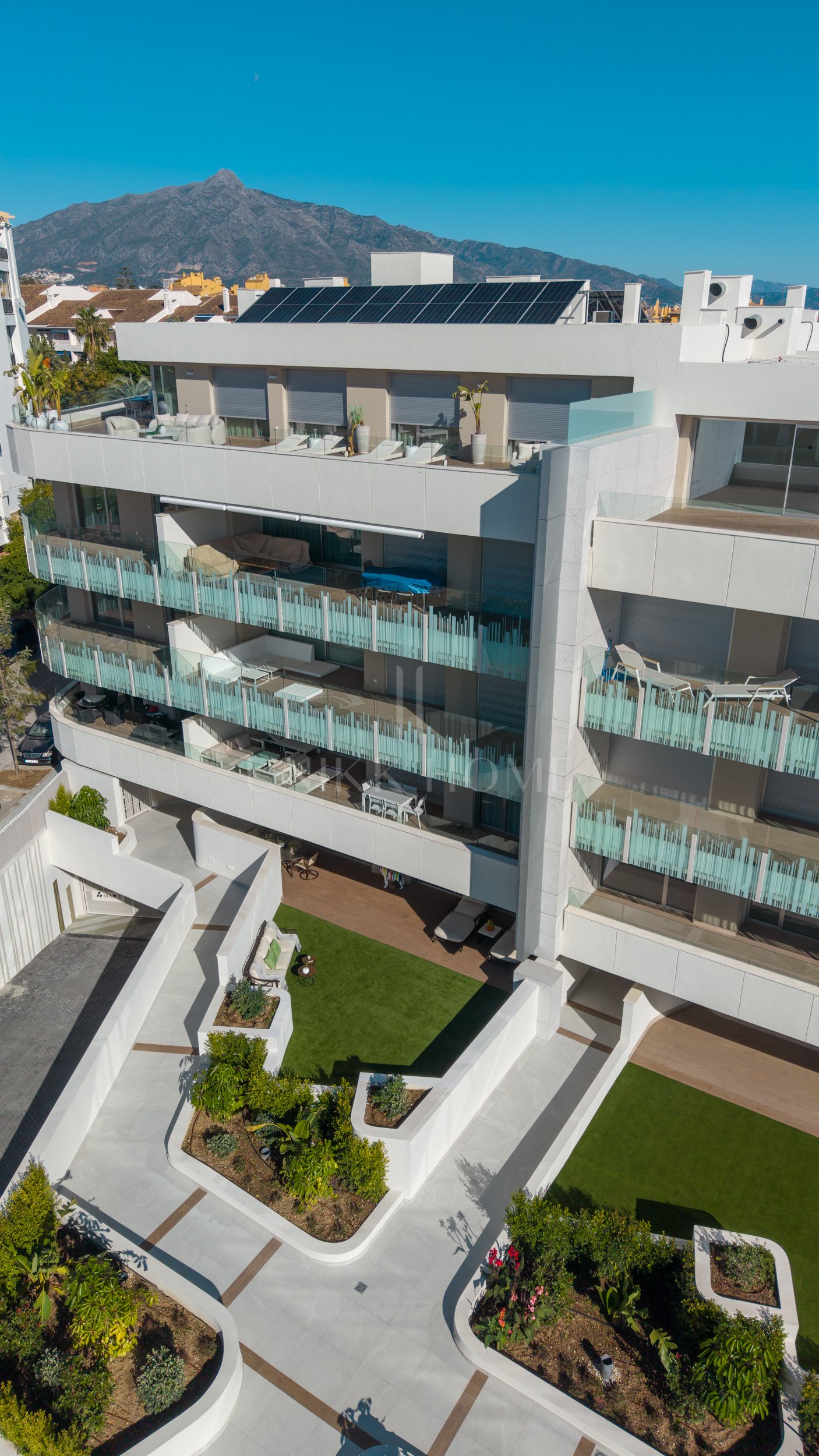 Moderno Apartamento en Planta Baja con Jardín Privado en San Pedro de Alcántara