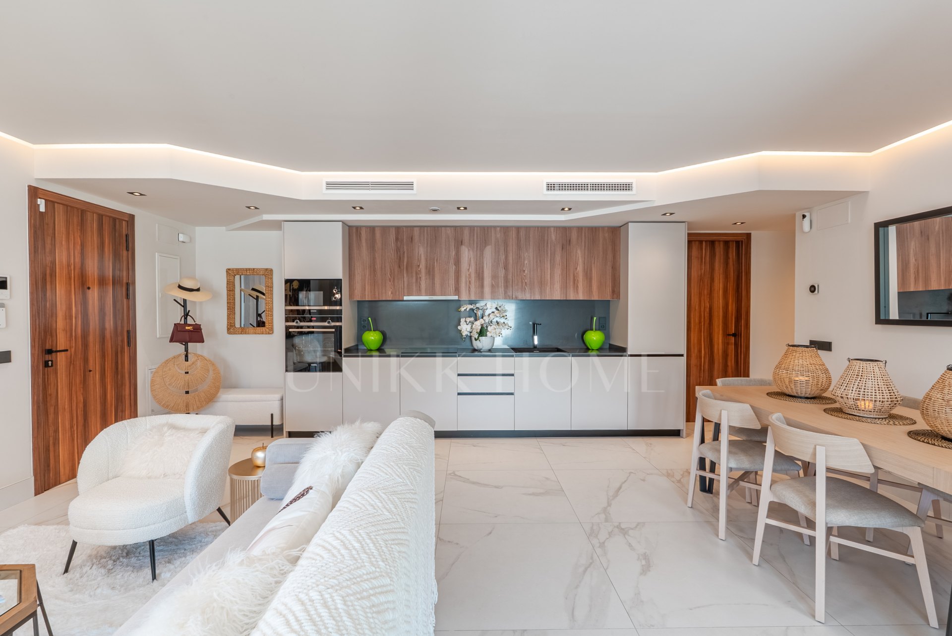 Moderno Apartamento en Planta Baja con Jardín Privado en San Pedro de Alcántara