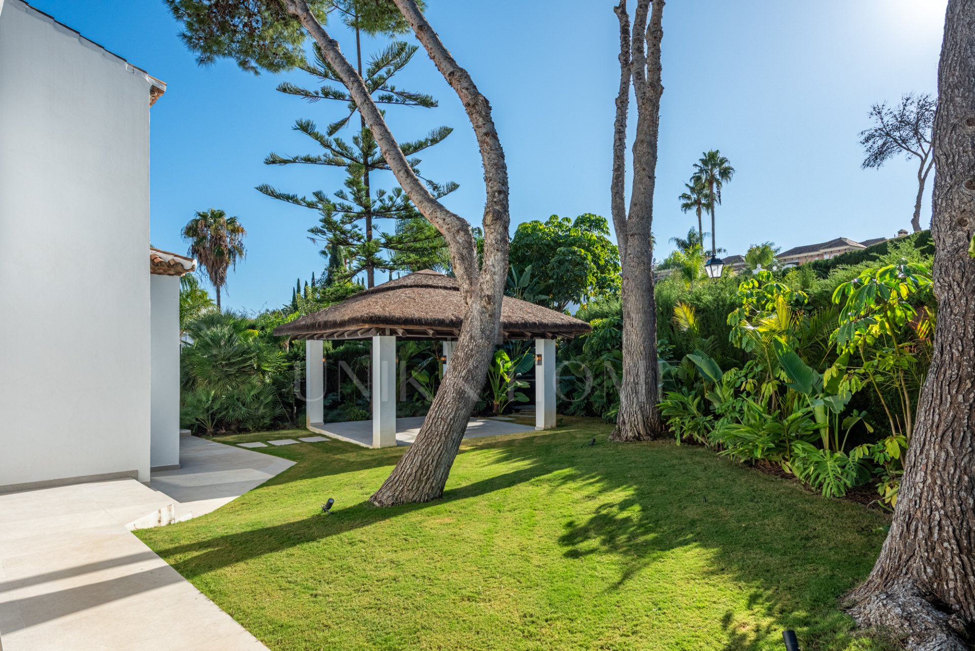 Top-renovated villa hidden inside a gated community in Nueva Andalucía.