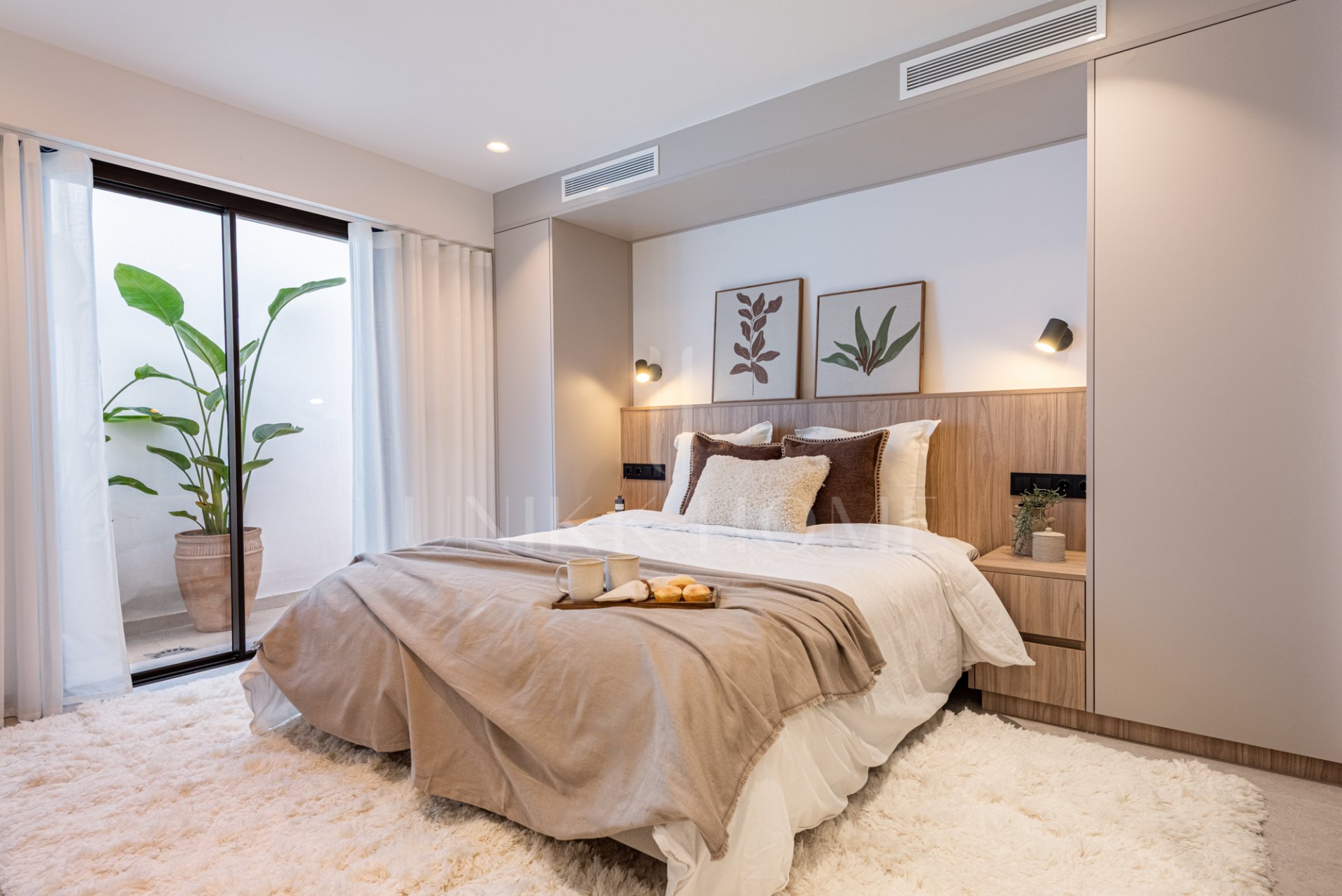 Top-renovated villa hidden inside a gated community in Nueva Andalucía.