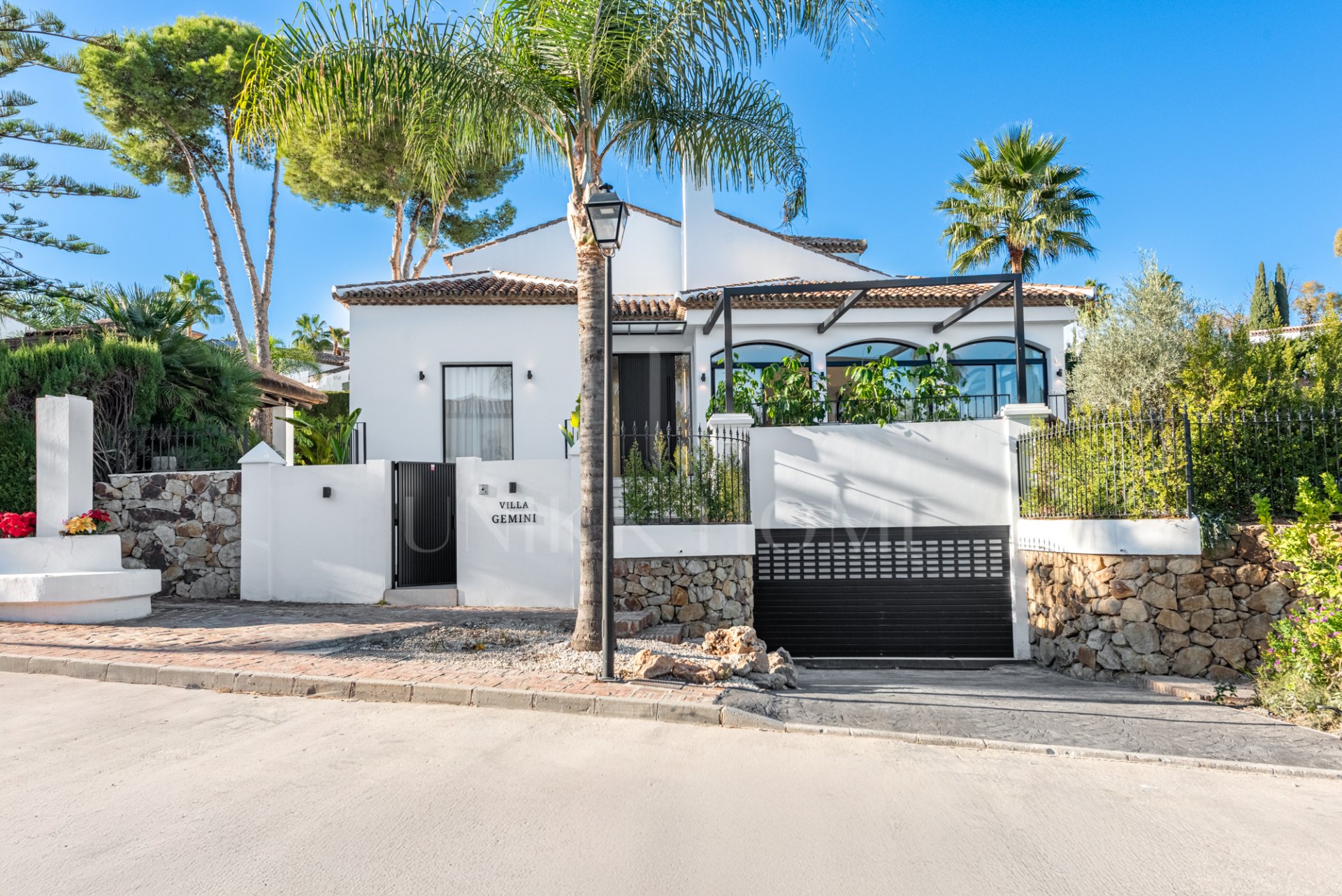 Top-renovated villa hidden inside a gated community in Nueva Andalucía.
