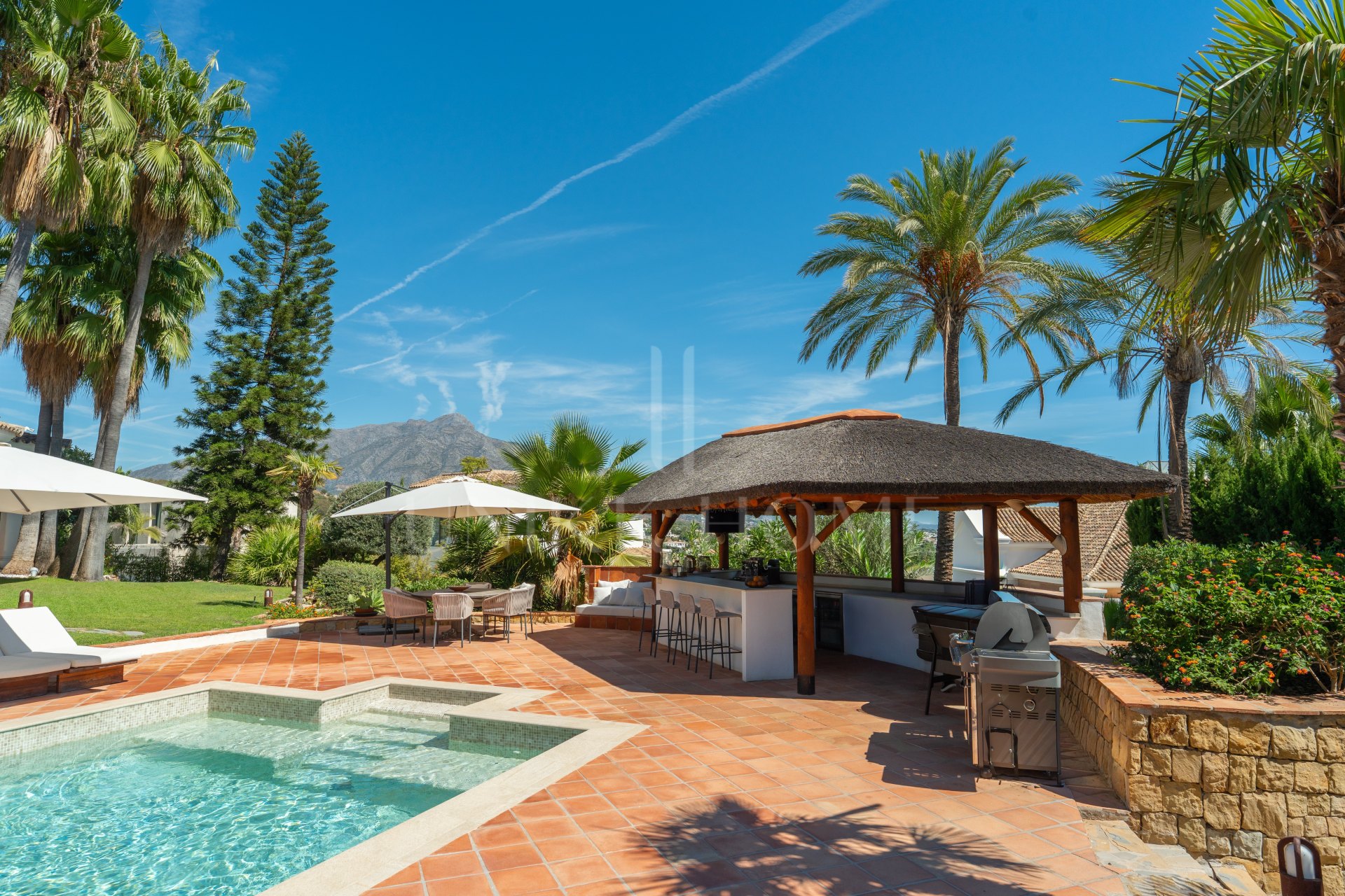Charming Andalusian Villa with Mountain and Mediterranean Views