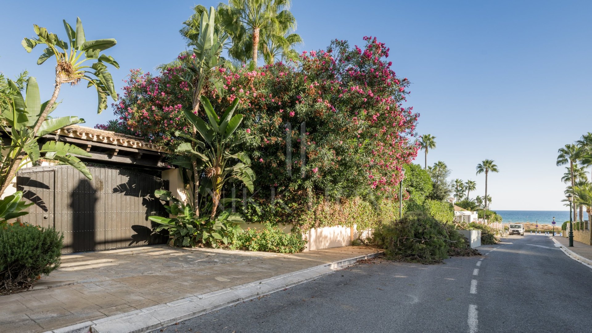Prime Beachside Location in Los Monteros - Timeless Andalusian Charm