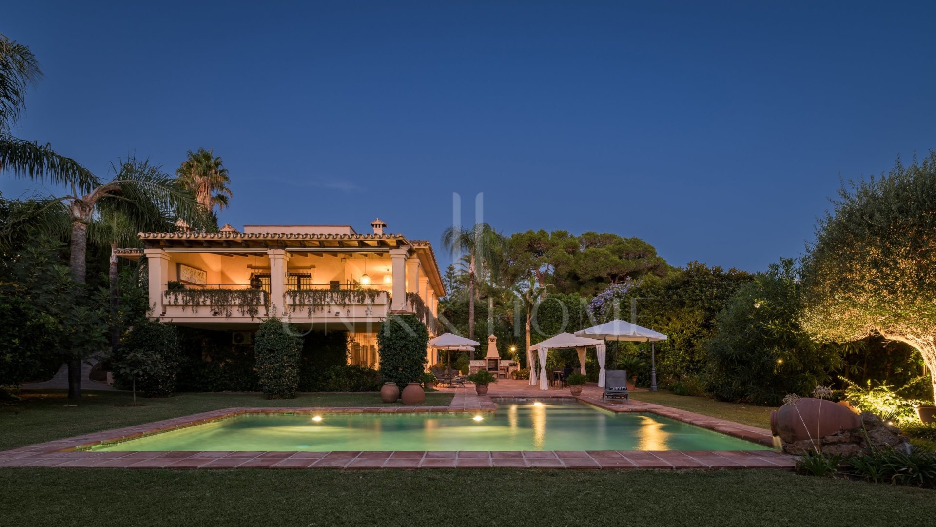 Prime Beachside Location in Los Monteros - Timeless Andalusian Charm