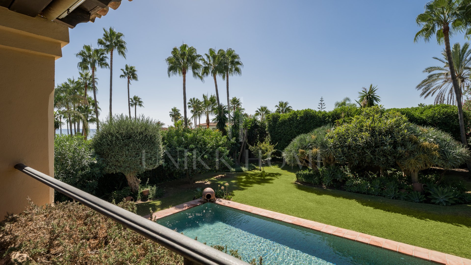 Prime Beachside Location in Los Monteros - Timeless Andalusian Charm