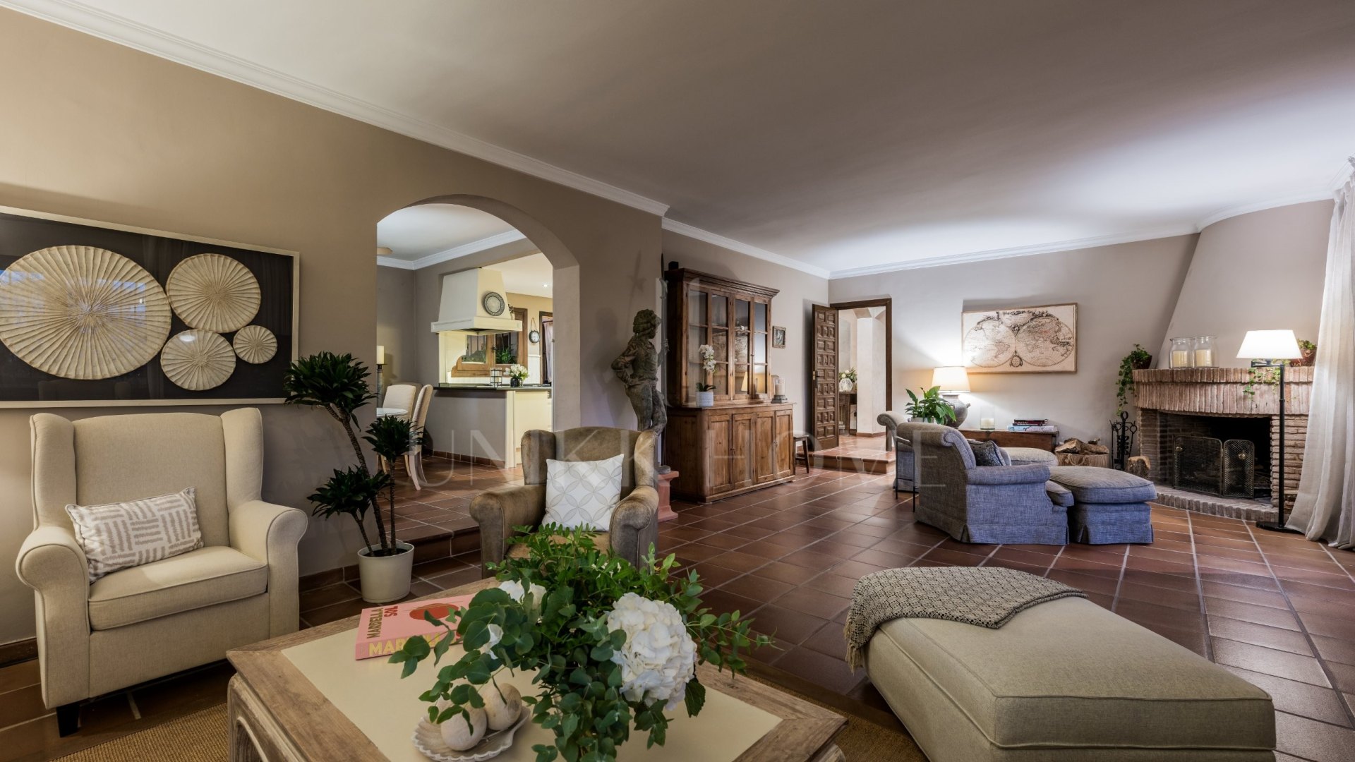 Prime Beachside Location in Los Monteros - Timeless Andalusian Charm