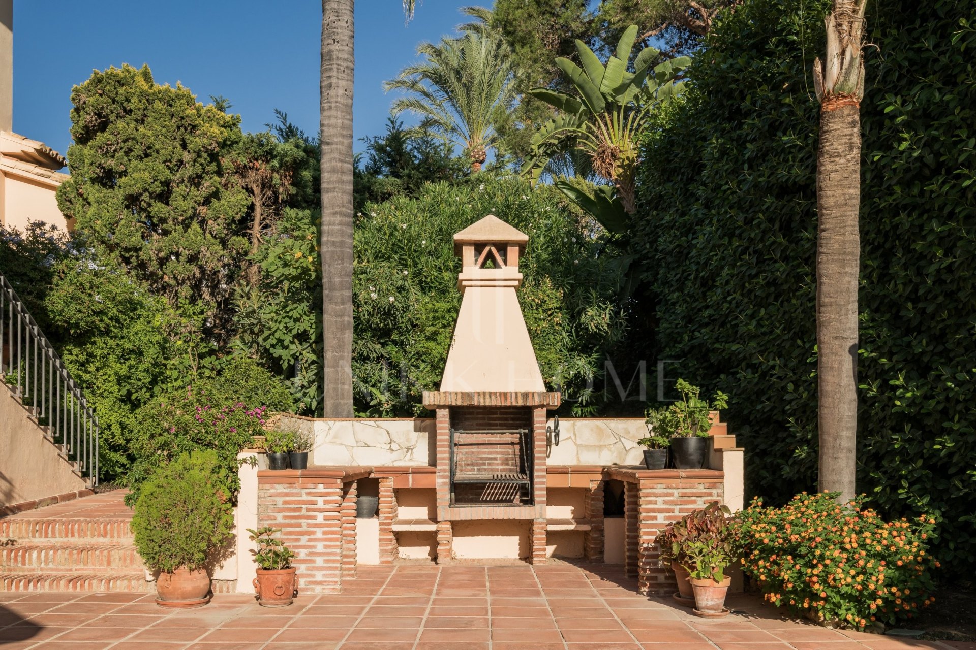 Prime Beachside Location in Los Monteros - Timeless Andalusian Charm