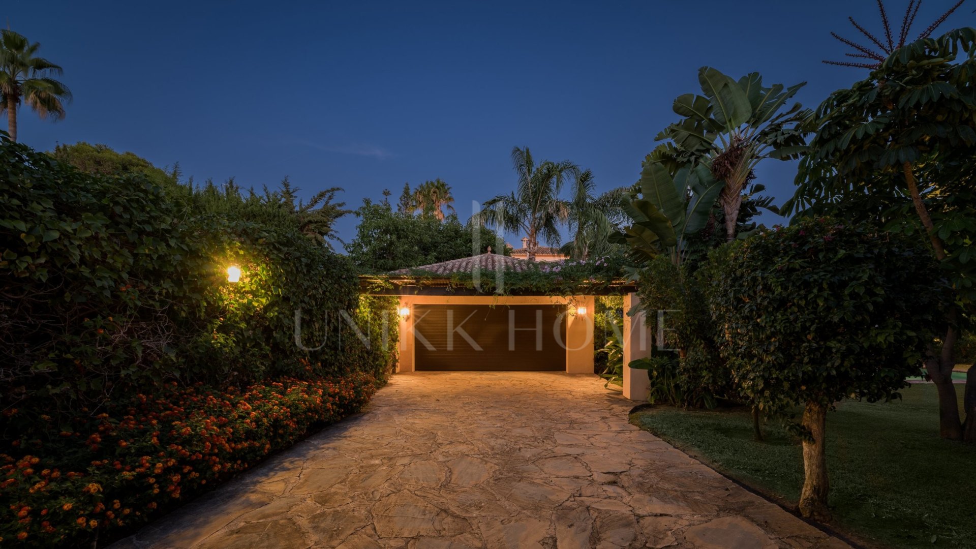 Prime Beachside Location in Los Monteros - Timeless Andalusian Charm