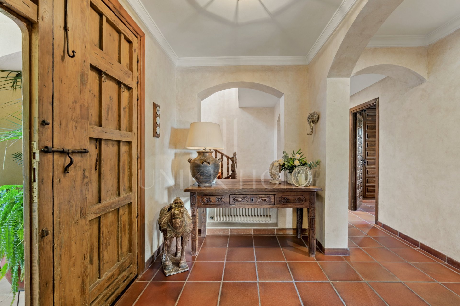 Prime Beachside Location in Los Monteros - Timeless Andalusian Charm