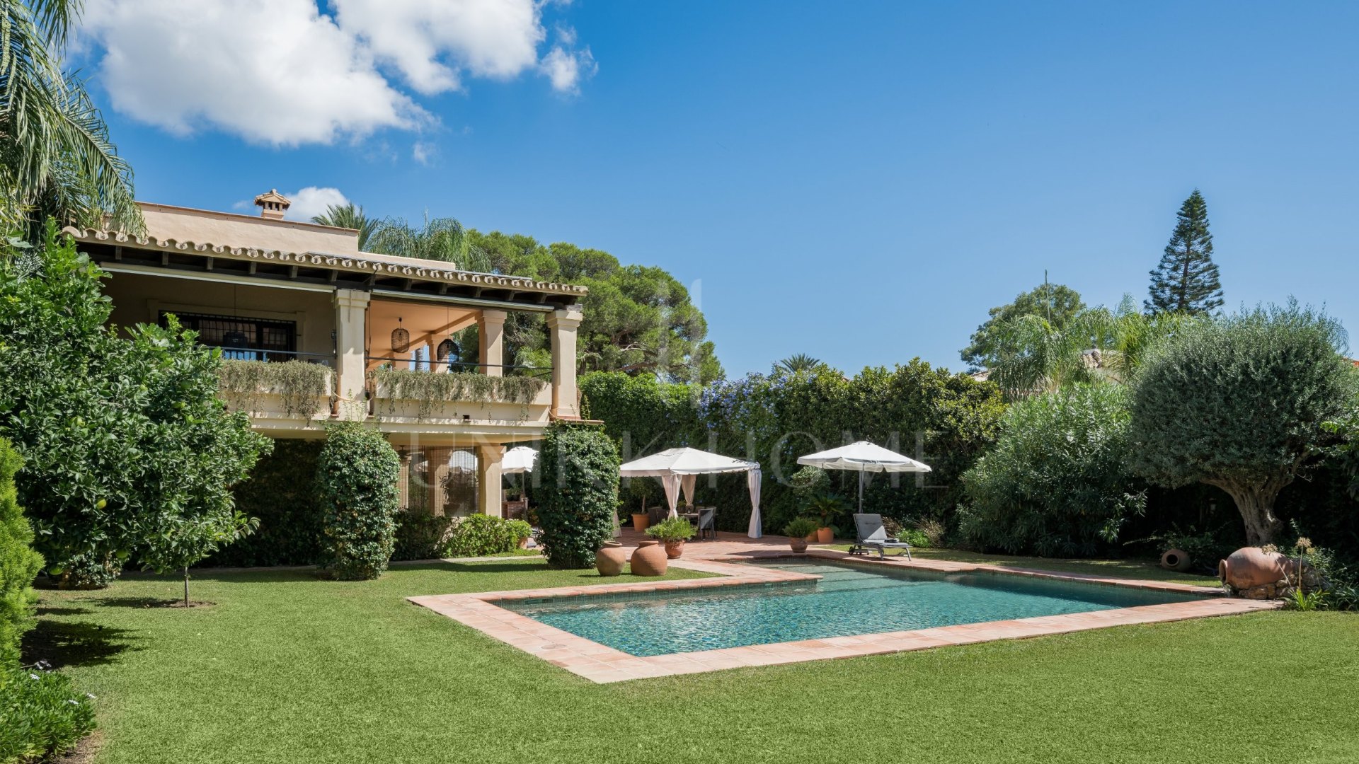 Prime Beachside Location in Los Monteros - Timeless Andalusian Charm