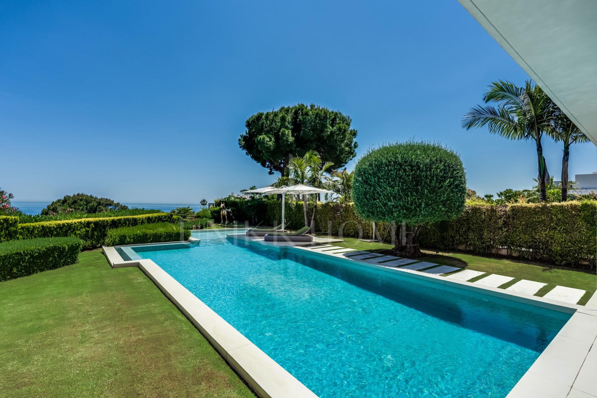 Una Villa contemporánea con vistas al mar en la prestigiosa Milla de Oro, Marbella