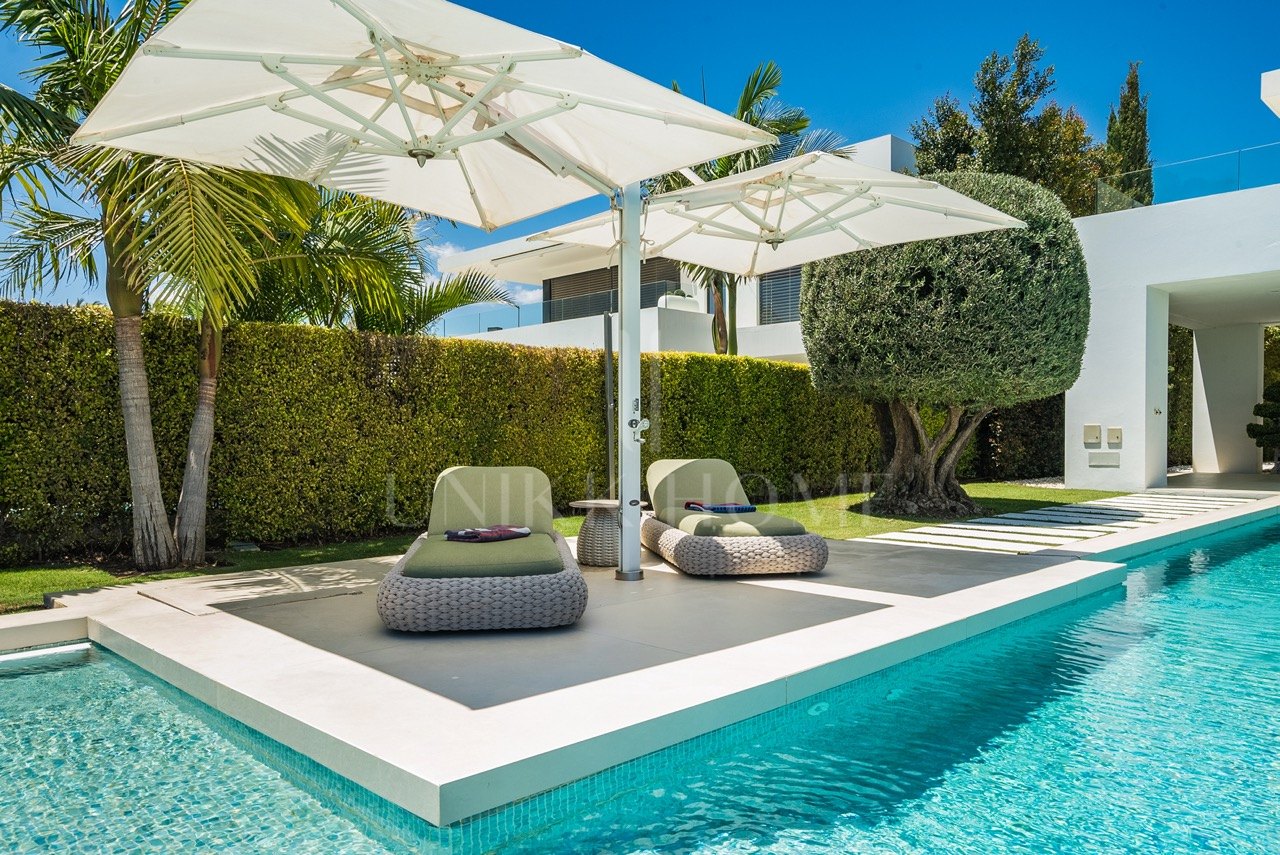 Una Villa contemporánea con vistas al mar en la prestigiosa Milla de Oro, Marbella
