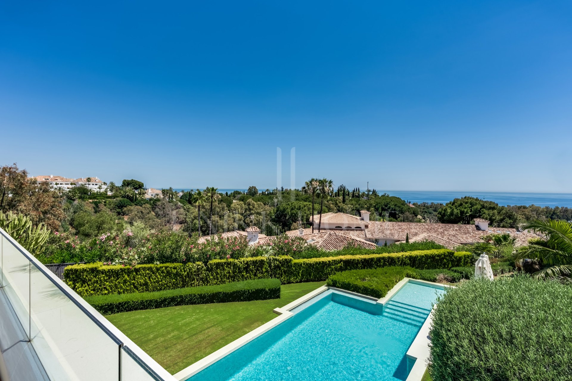 Una Villa contemporánea con vistas al mar en la prestigiosa Milla de Oro, Marbella