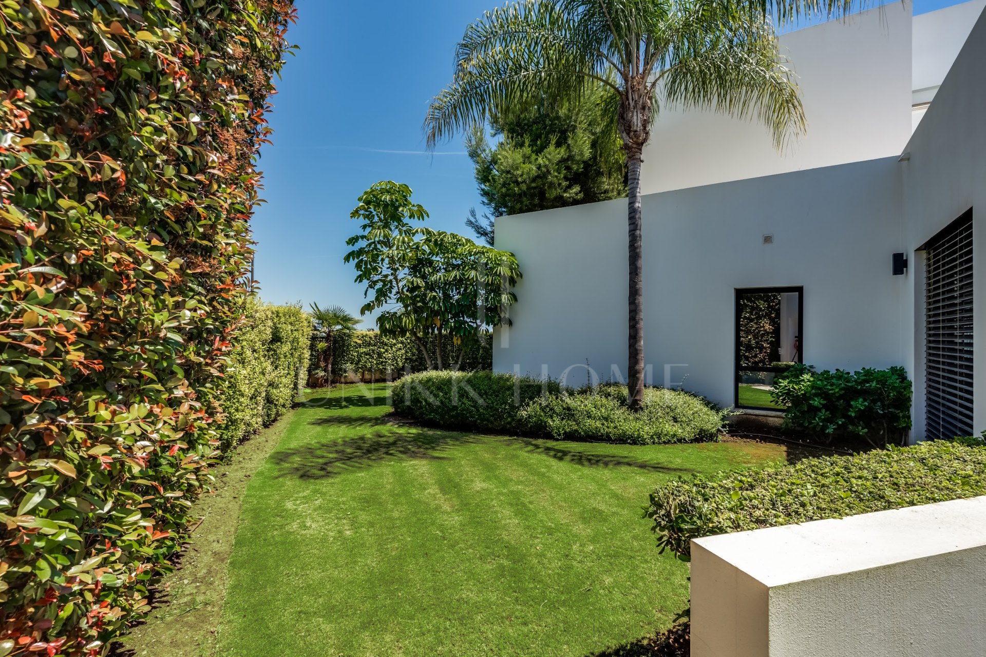 Una Villa contemporánea con vistas al mar en la prestigiosa Milla de Oro, Marbella