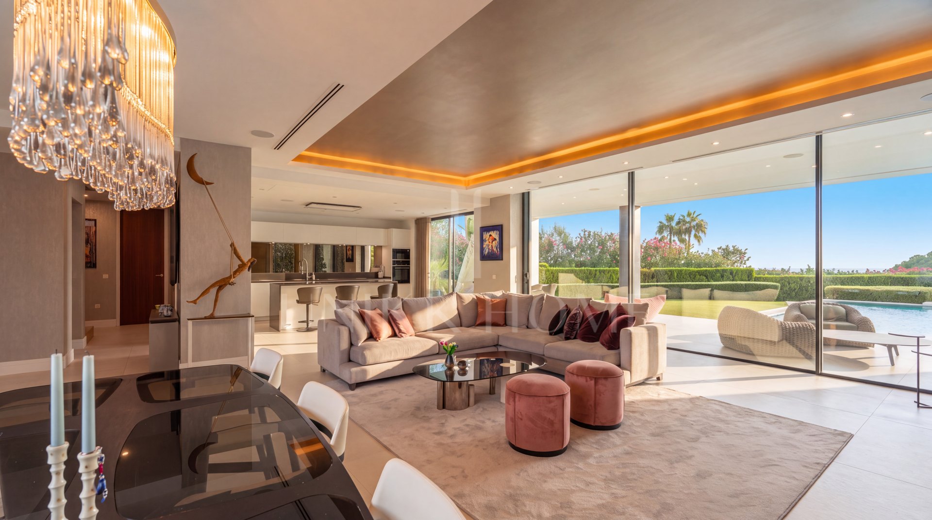 Una Villa contemporánea con vistas al mar en la prestigiosa Milla de Oro, Marbella
