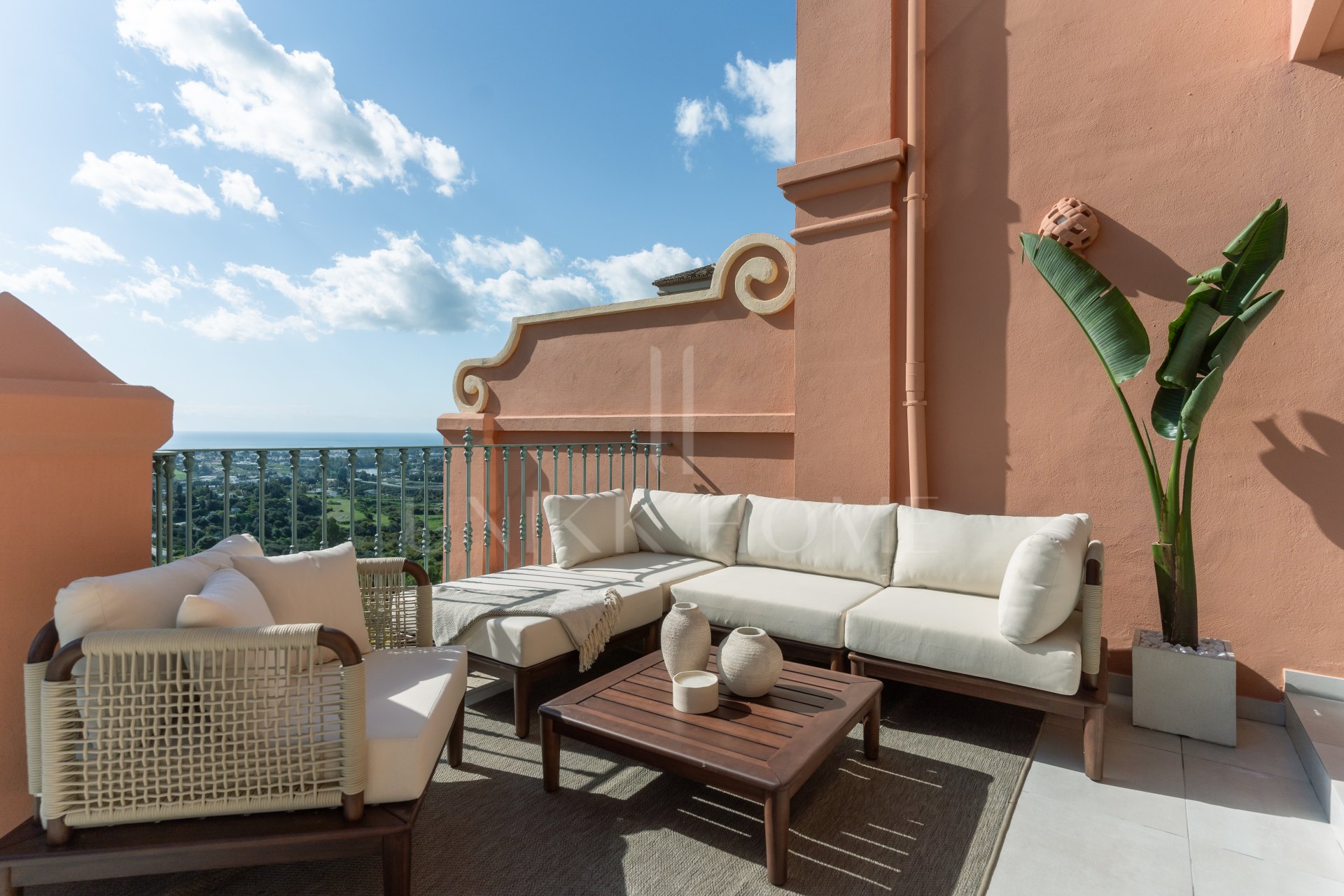 Duplex apartment with panoramic sea views in Monte Halcones