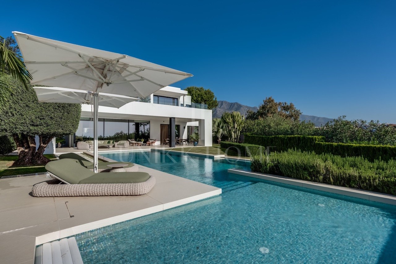 Obra maestra con vistas al mar mágico en la prestigiosa Milla de Oro de Marbella