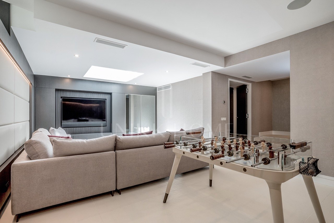 Obra maestra con vistas al mar mágico en la prestigiosa Milla de Oro de Marbella