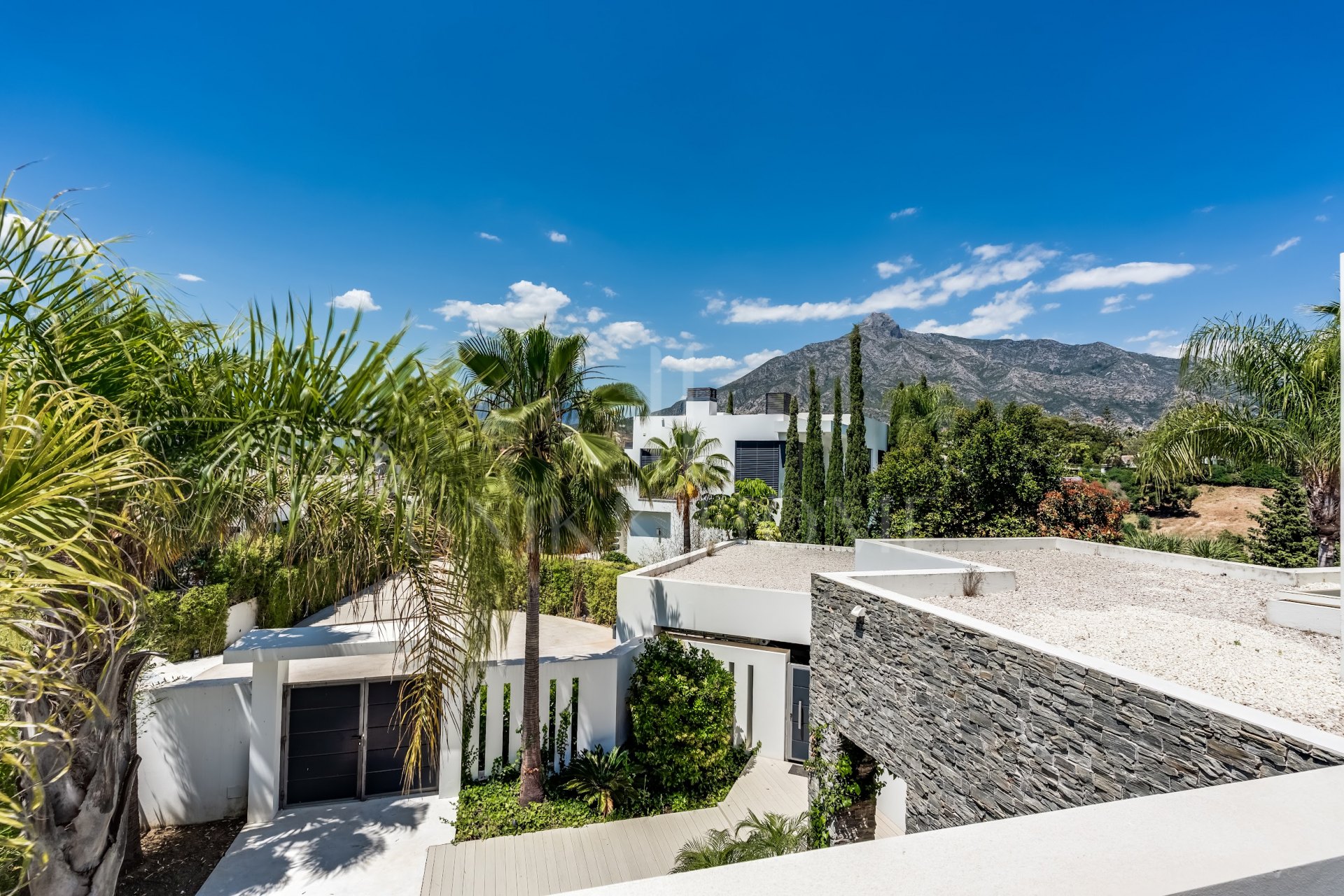 Obra maestra con vistas al mar mágico en la prestigiosa Milla de Oro de Marbella