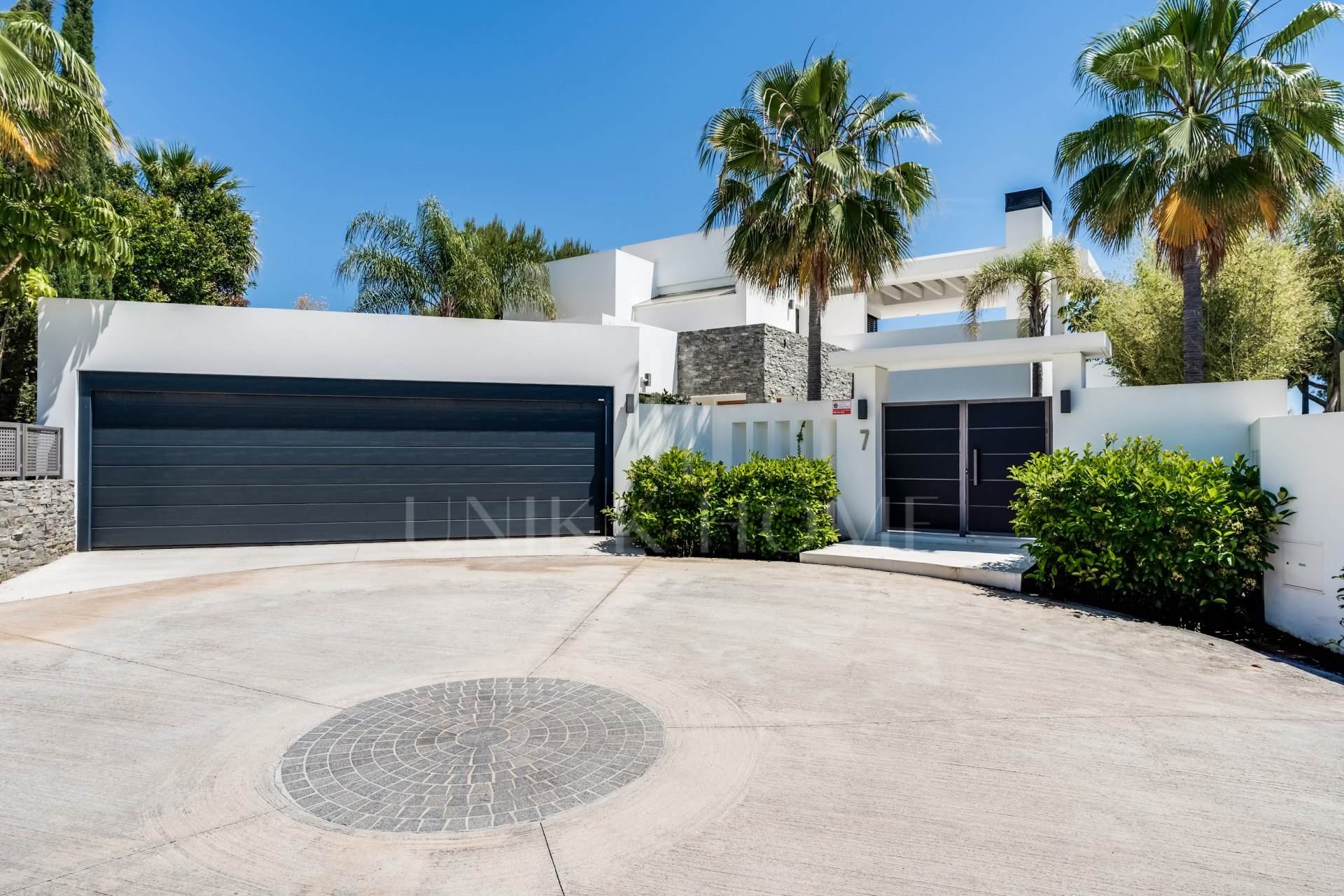 Obra maestra con vistas al mar mágico en la prestigiosa Milla de Oro de Marbella