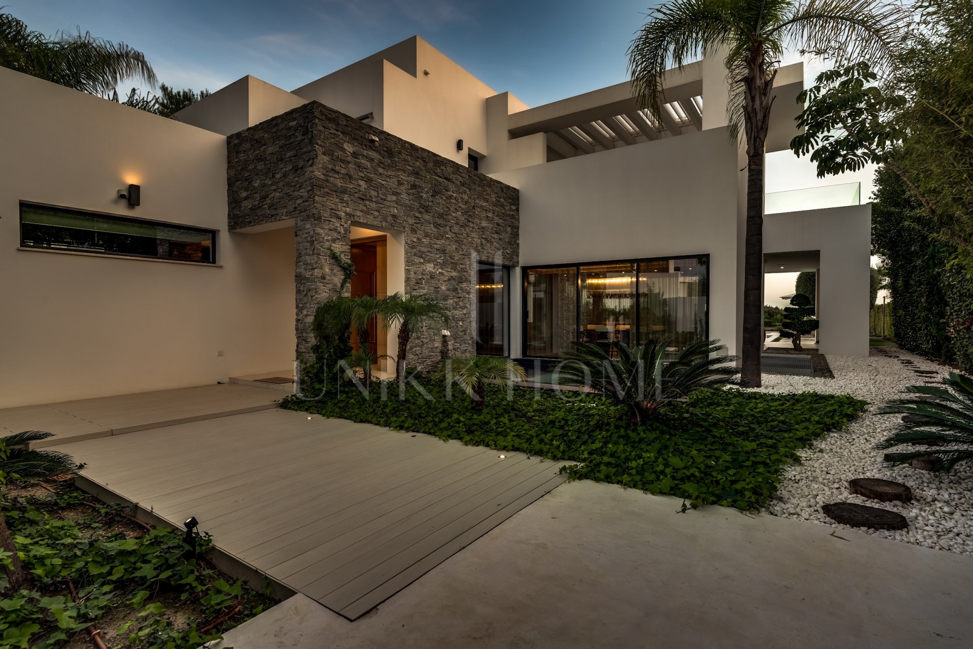 Obra maestra con vistas al mar mágico en la prestigiosa Milla de Oro de Marbella