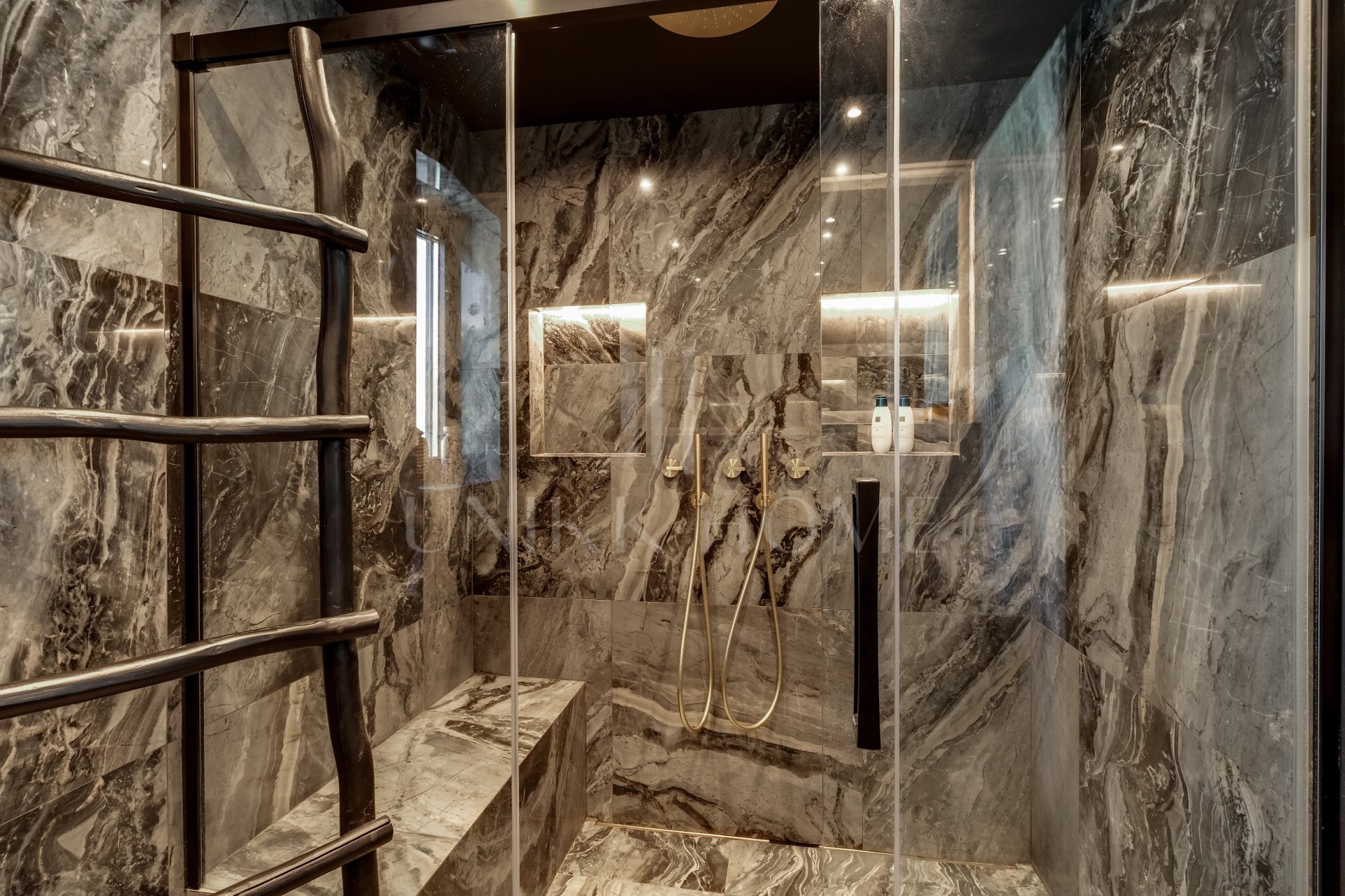 Luxury villa close to amenities