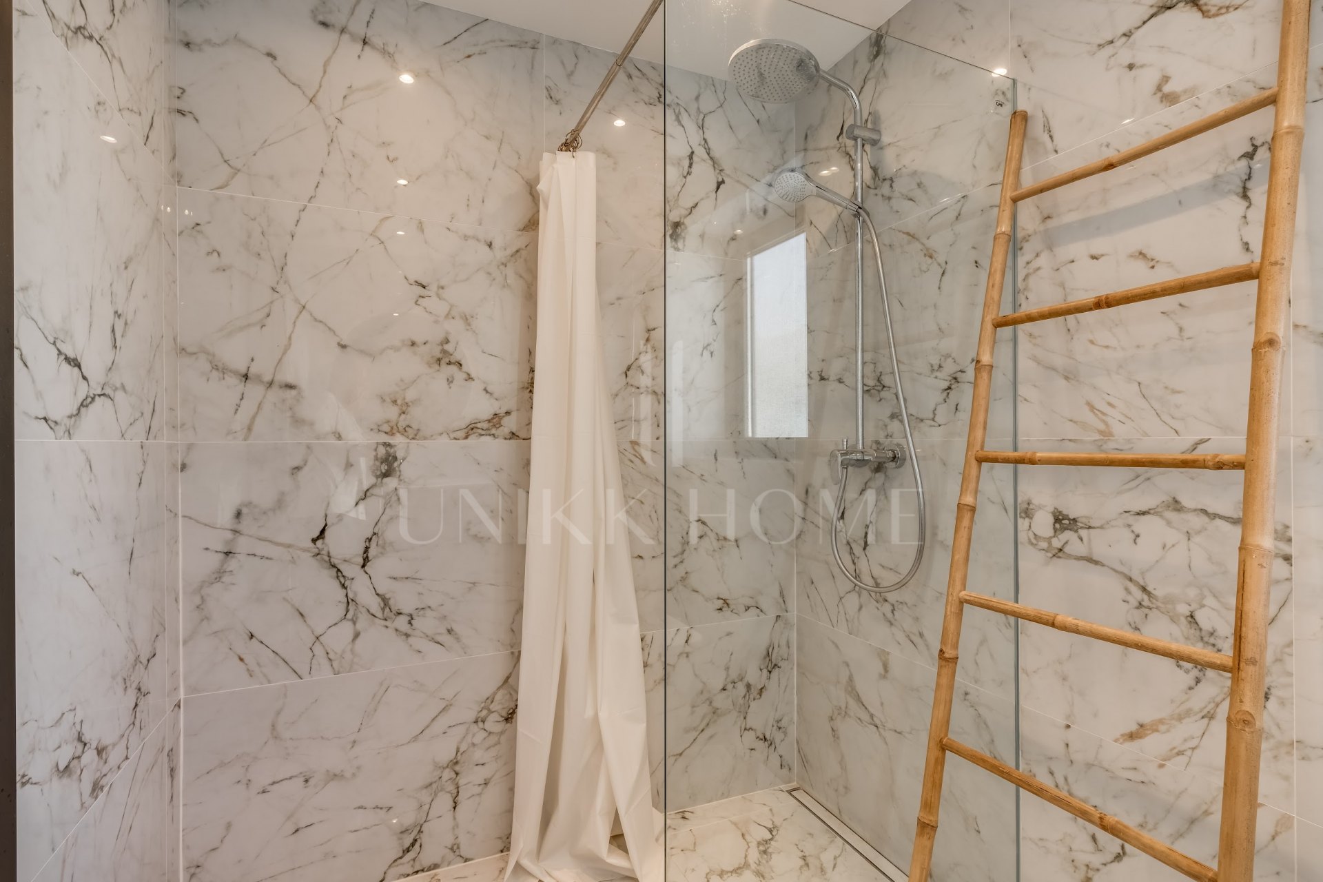 Luxury villa close to amenities