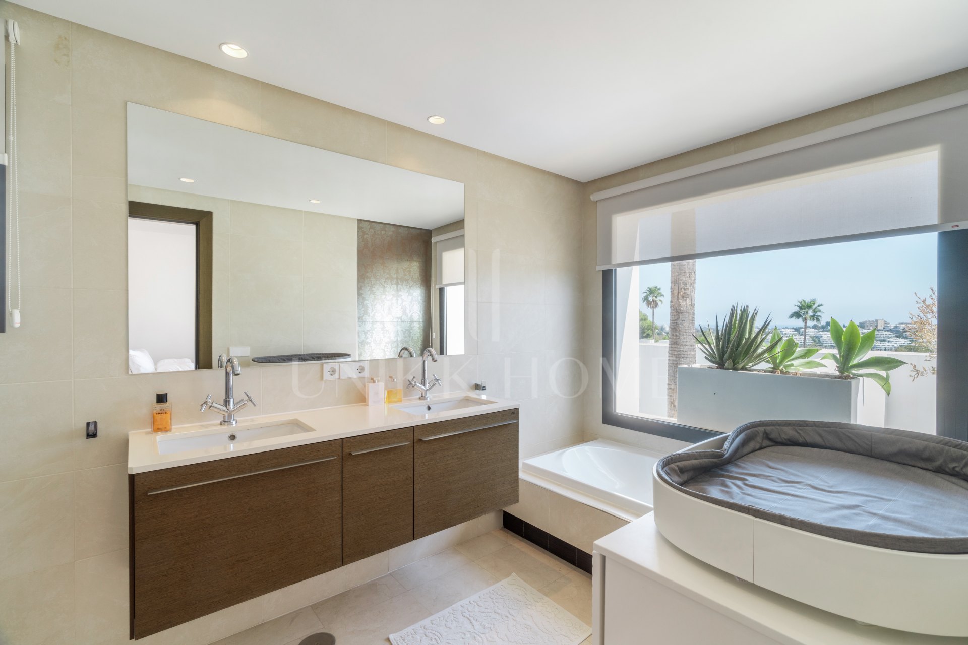 Modern Villa with Breathtaking Views