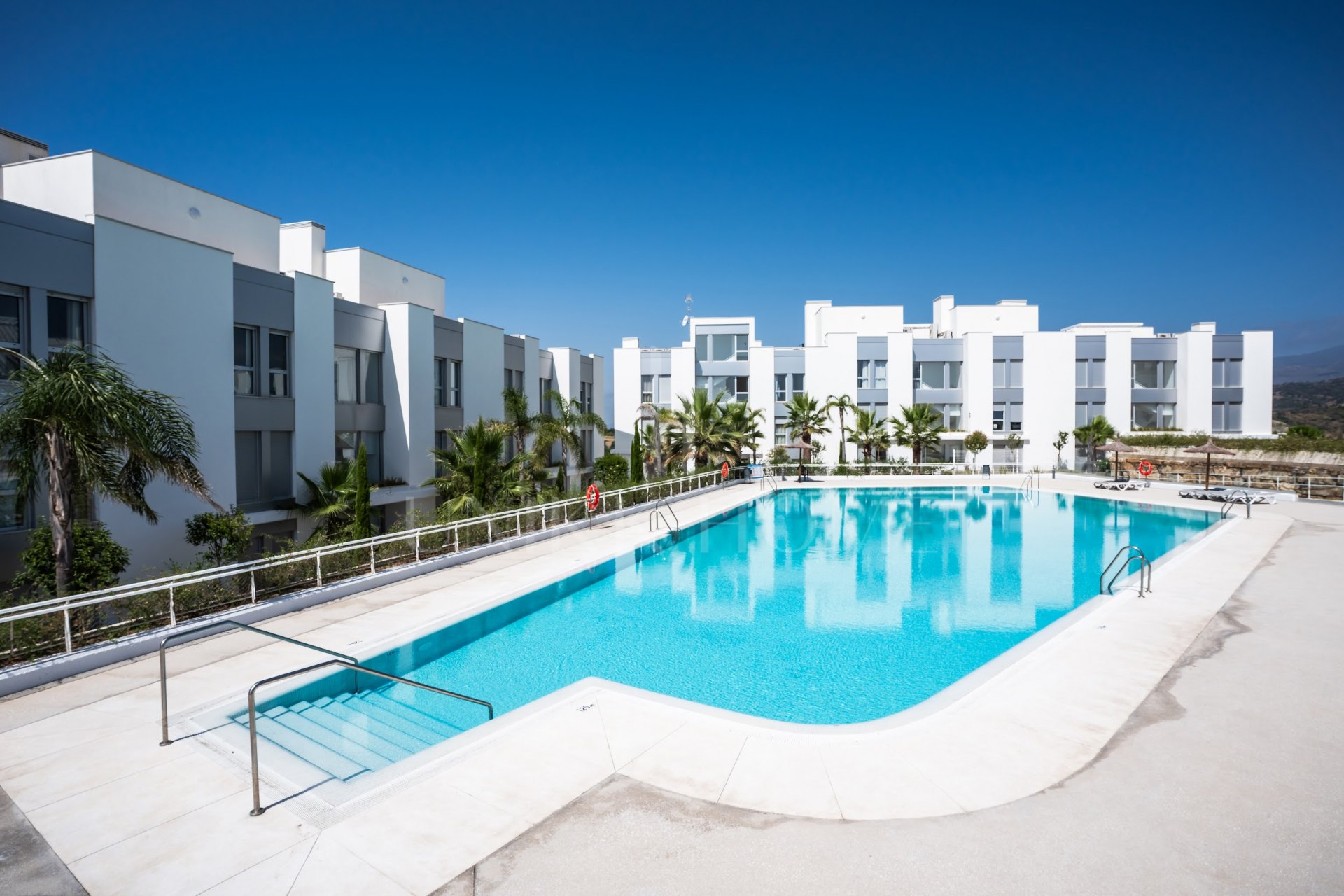 Impresionante ático dúplex de 3 dormitorios con vistas panorámicas