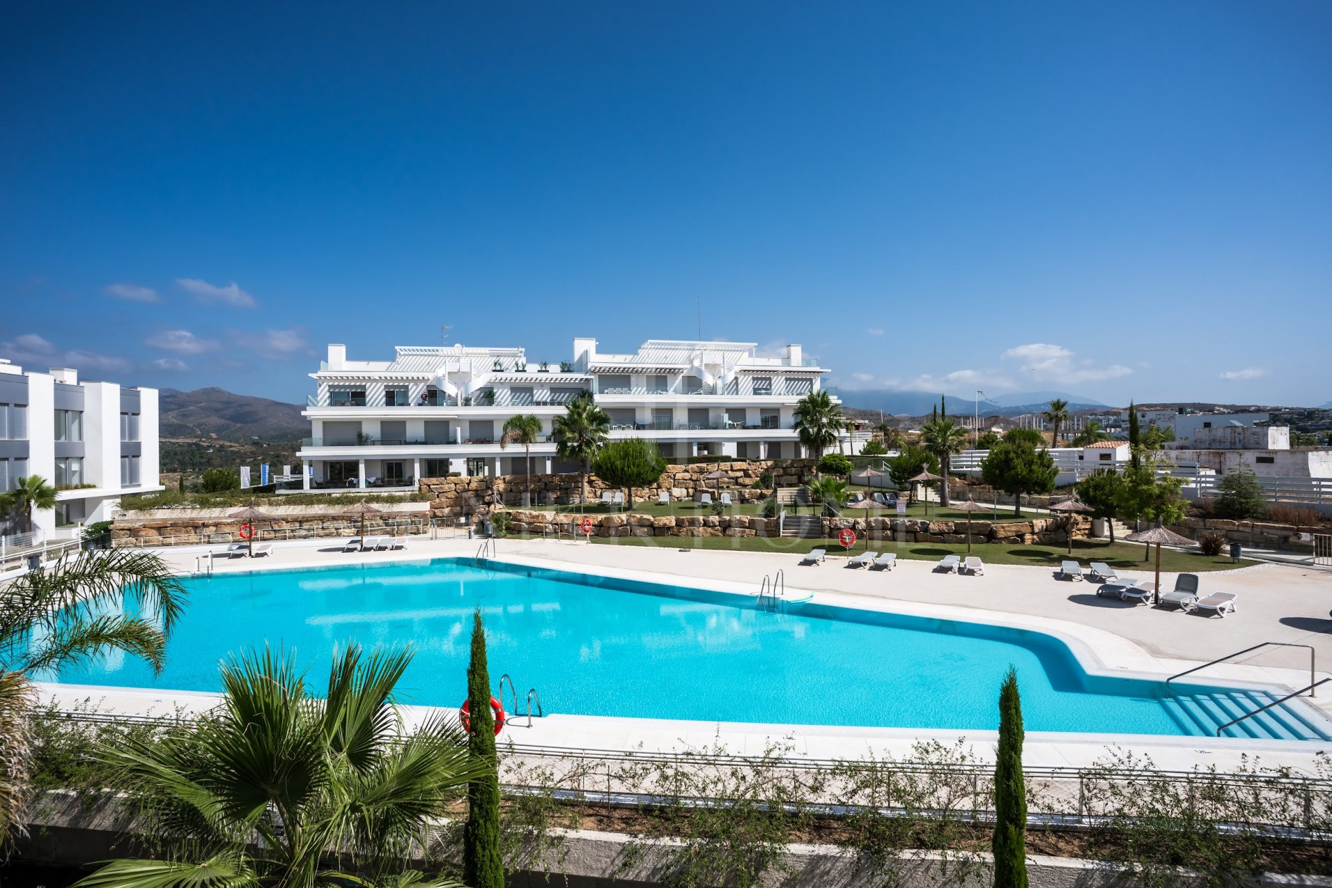 Impresionante ático dúplex de 3 dormitorios con vistas panorámicas