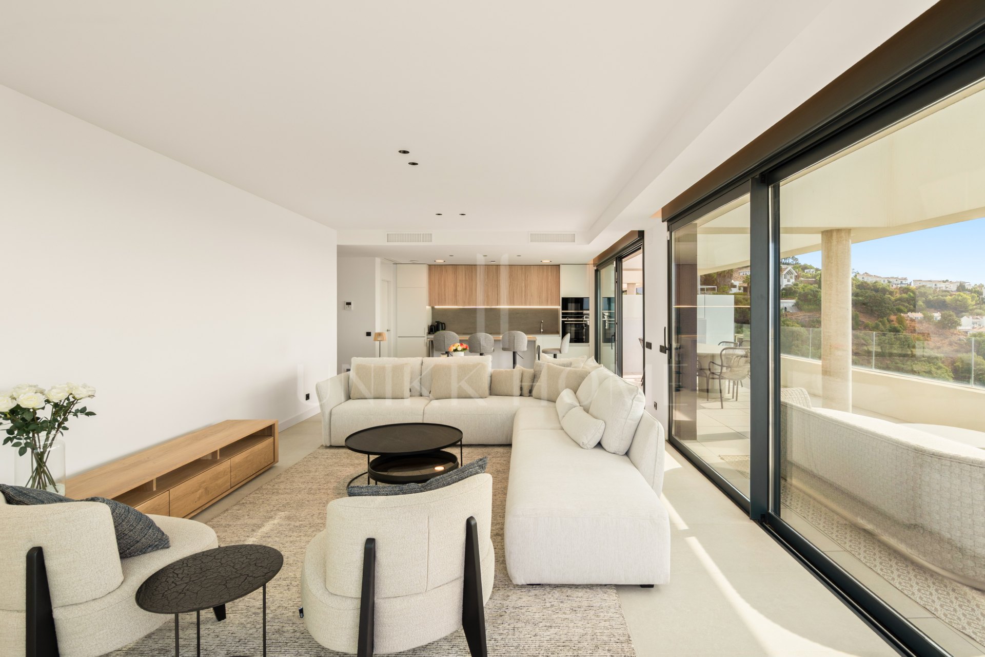 Three-Bedroom Apartment with Exceptional Sea Views in Los Altos de Los Monteros - Marbella East