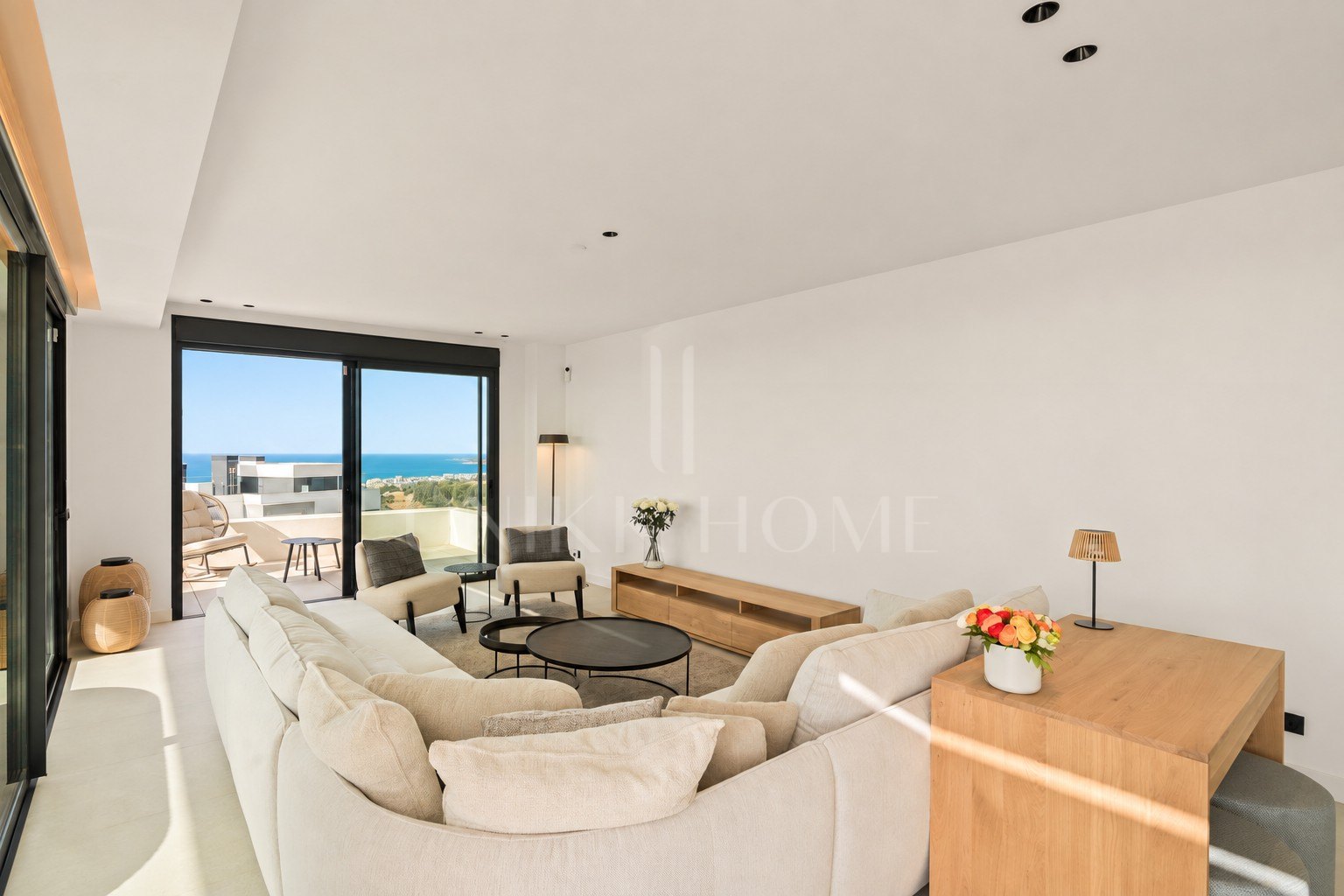 Three-Bedroom Apartment with Exceptional Sea Views in Los Altos de Los Monteros - Marbella East