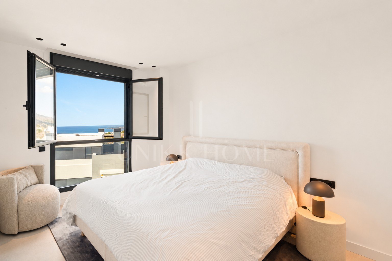Three-Bedroom Apartment with Exceptional Sea Views in Los Altos de Los Monteros - Marbella East