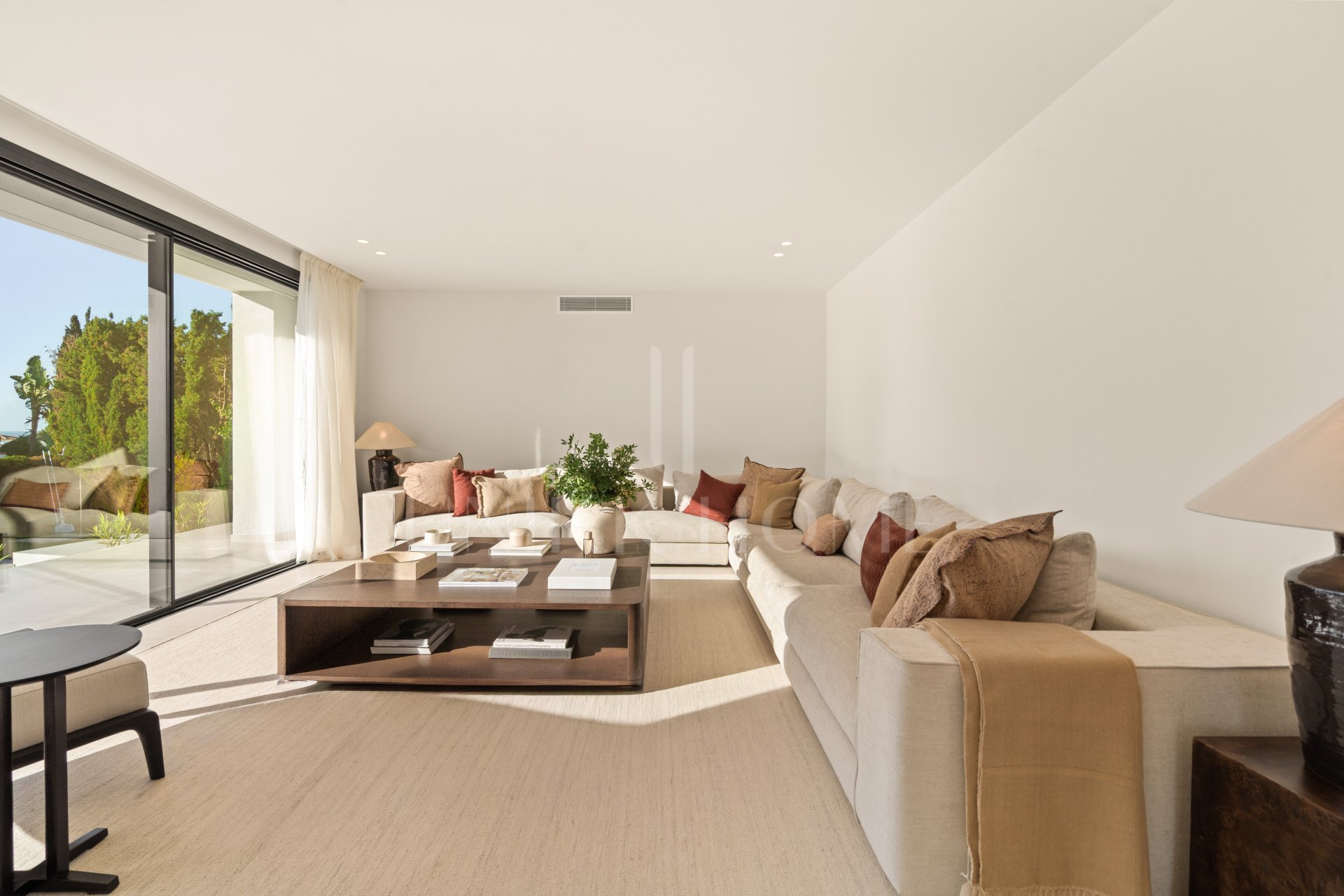 Fully Renovated Mediterranean Villa with Sea Views in Elviria - Marbella East