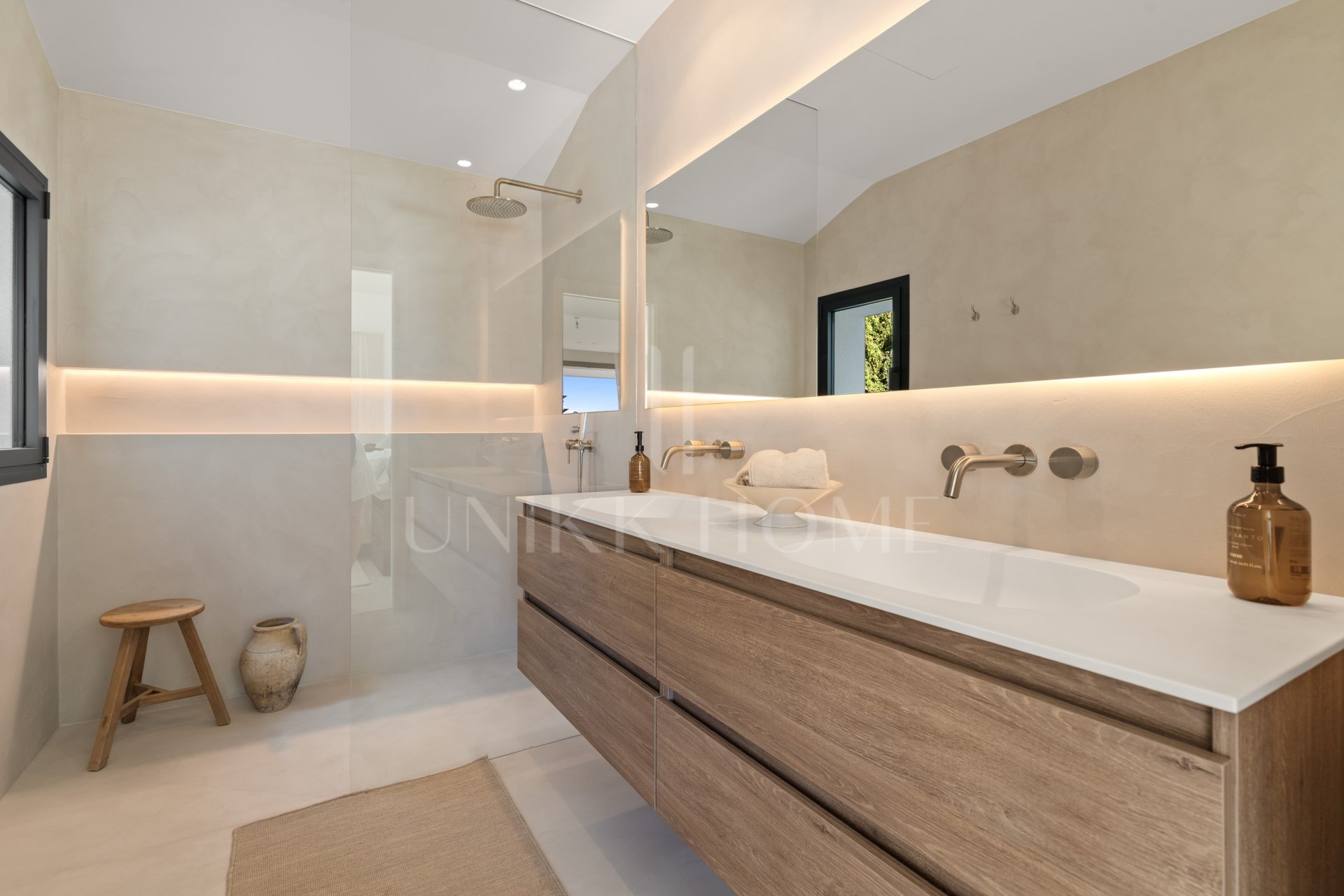 Fully Renovated Mediterranean Villa with Sea Views in Elviria - Marbella East