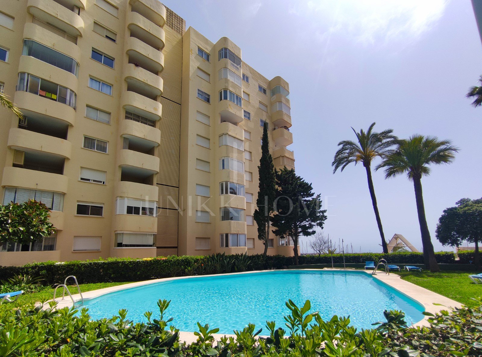 Amplio apartamento reformado en el Puerto de Estepona