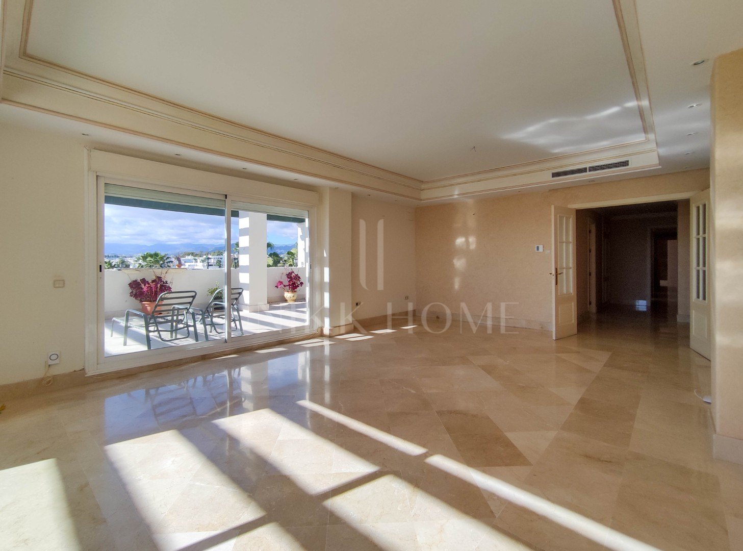 Impresionante ático en Nueva Andalucía y Puerto Banús: Ático Exclusivo en Lorcrimar