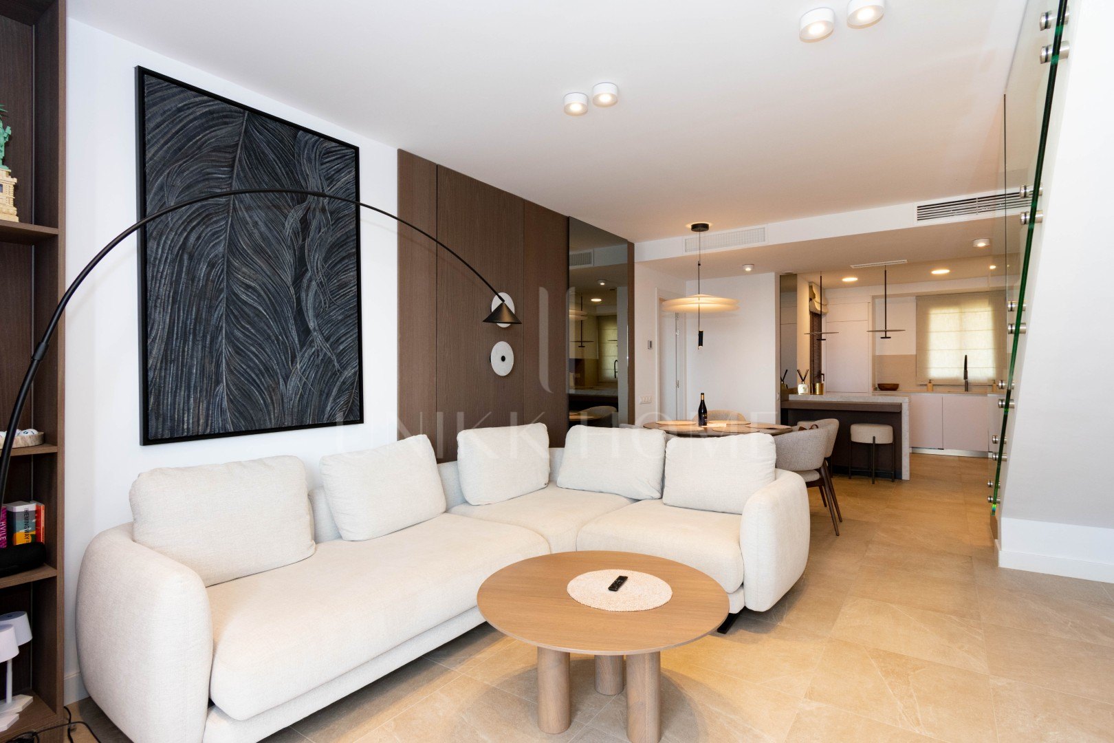 Contemporary Luxury Penthouse with Panoramic Sea Views and Private Rooftop Jacuzzi in Las Mesas, Estepona