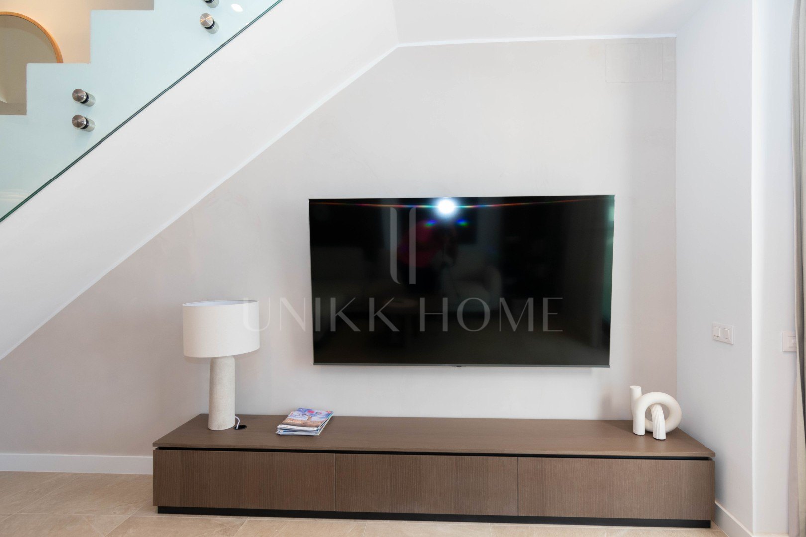 Contemporary Luxury Penthouse with Panoramic Sea Views and Private Rooftop Jacuzzi in Las Mesas, Estepona