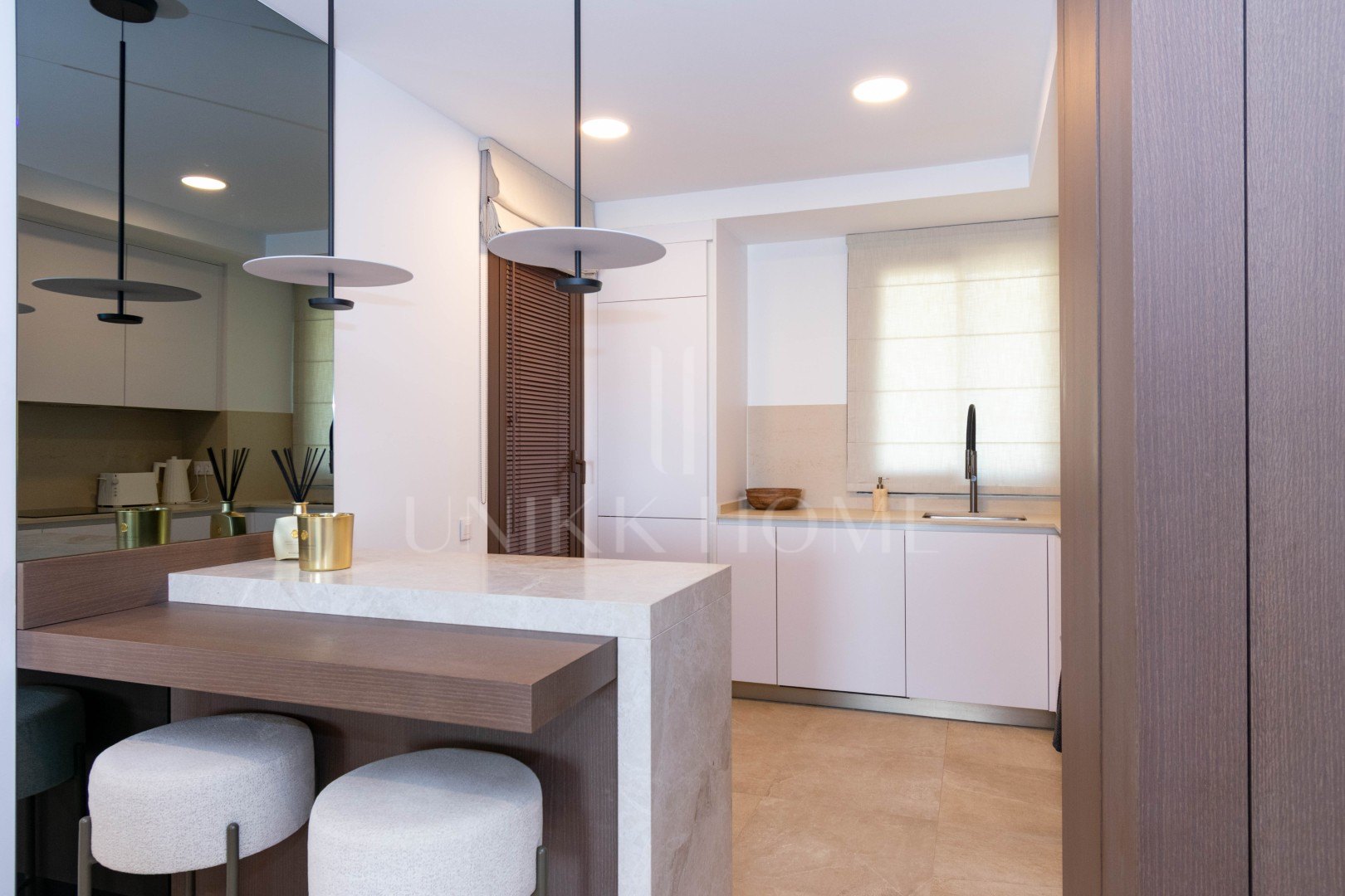 Contemporary Luxury Penthouse with Panoramic Sea Views and Private Rooftop Jacuzzi in Las Mesas, Estepona