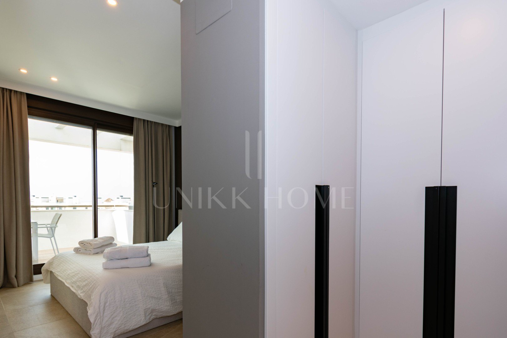 Contemporary Luxury Penthouse with Panoramic Sea Views and Private Rooftop Jacuzzi in Las Mesas, Estepona