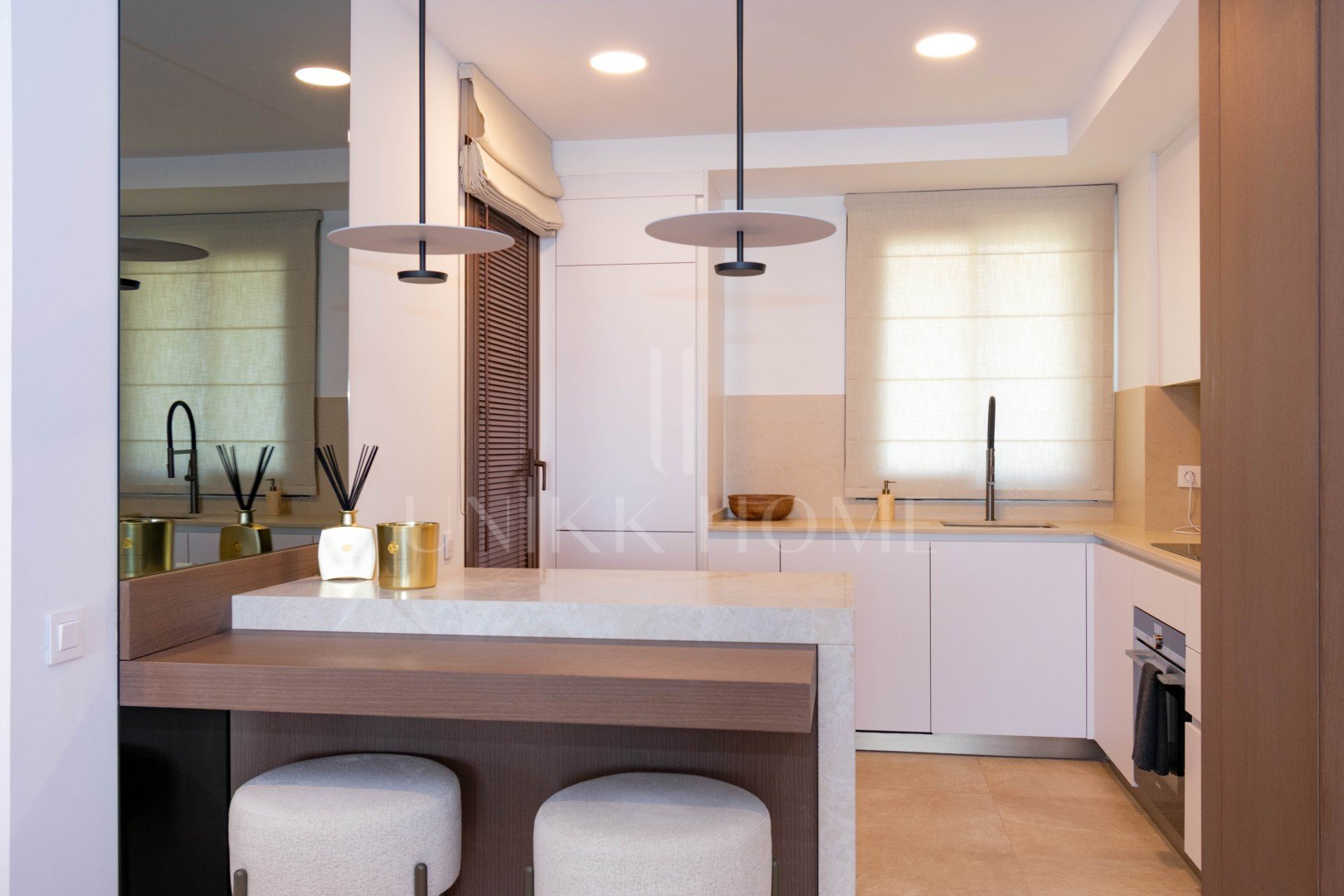 Contemporary Luxury Penthouse with Panoramic Sea Views and Private Rooftop Jacuzzi in Las Mesas, Estepona