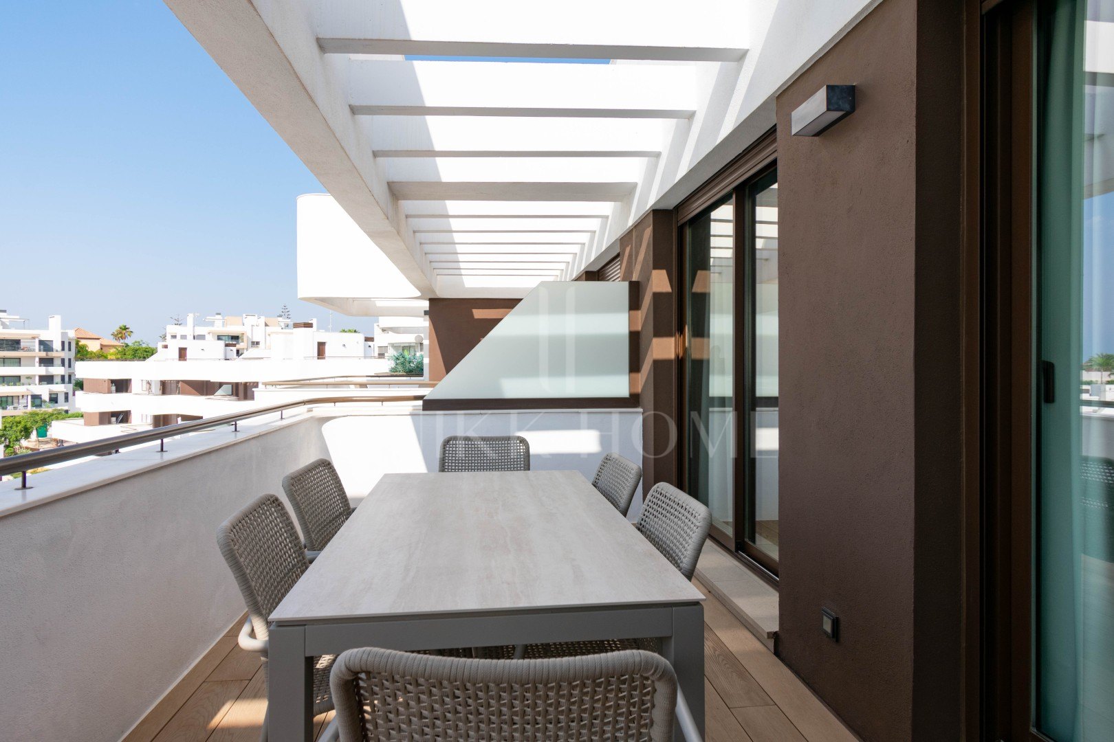 Contemporary Luxury Penthouse with Panoramic Sea Views and Private Rooftop Jacuzzi in Las Mesas, Estepona
